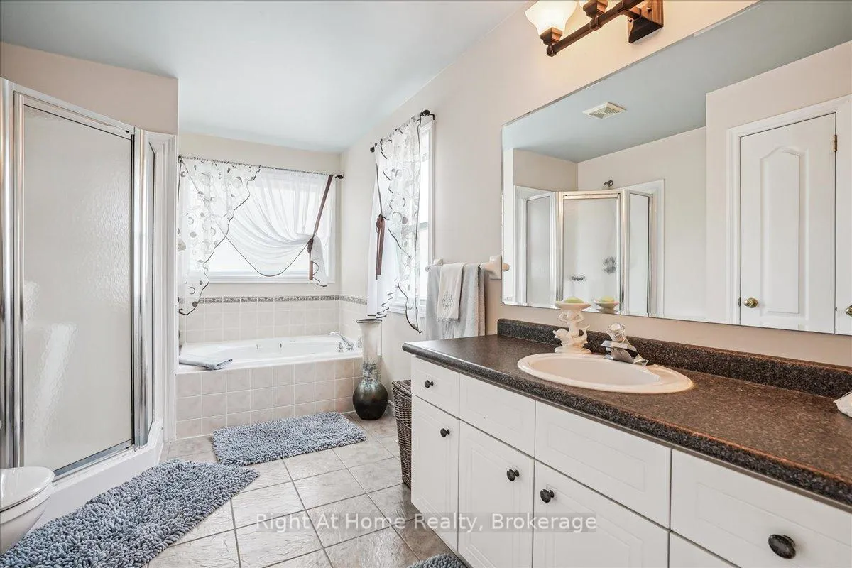 Photo 23 of 122 Hawkswood Drive, Kitchener — HOMEH
