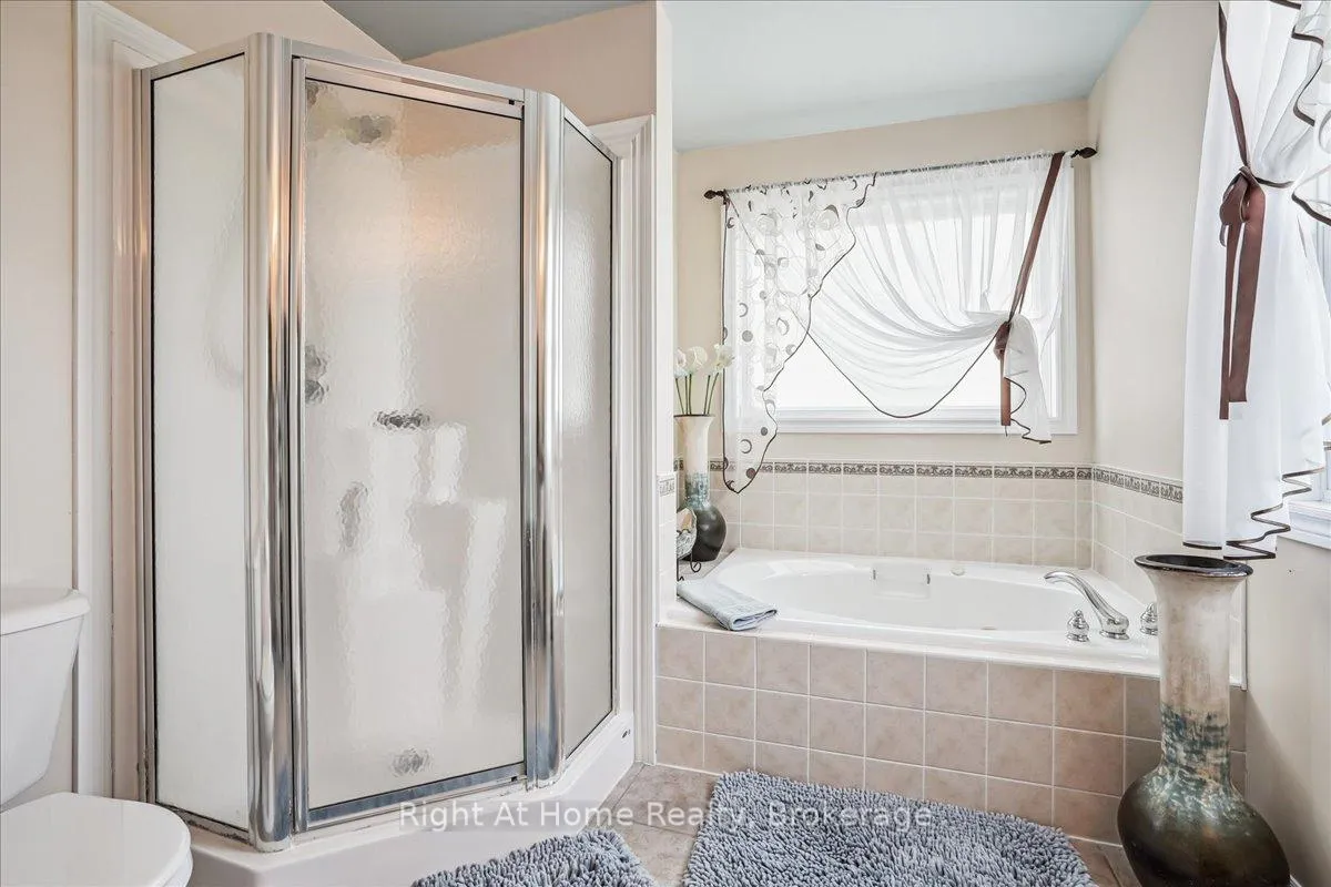 Photo 24 of 122 Hawkswood Drive, Kitchener — HOMEH