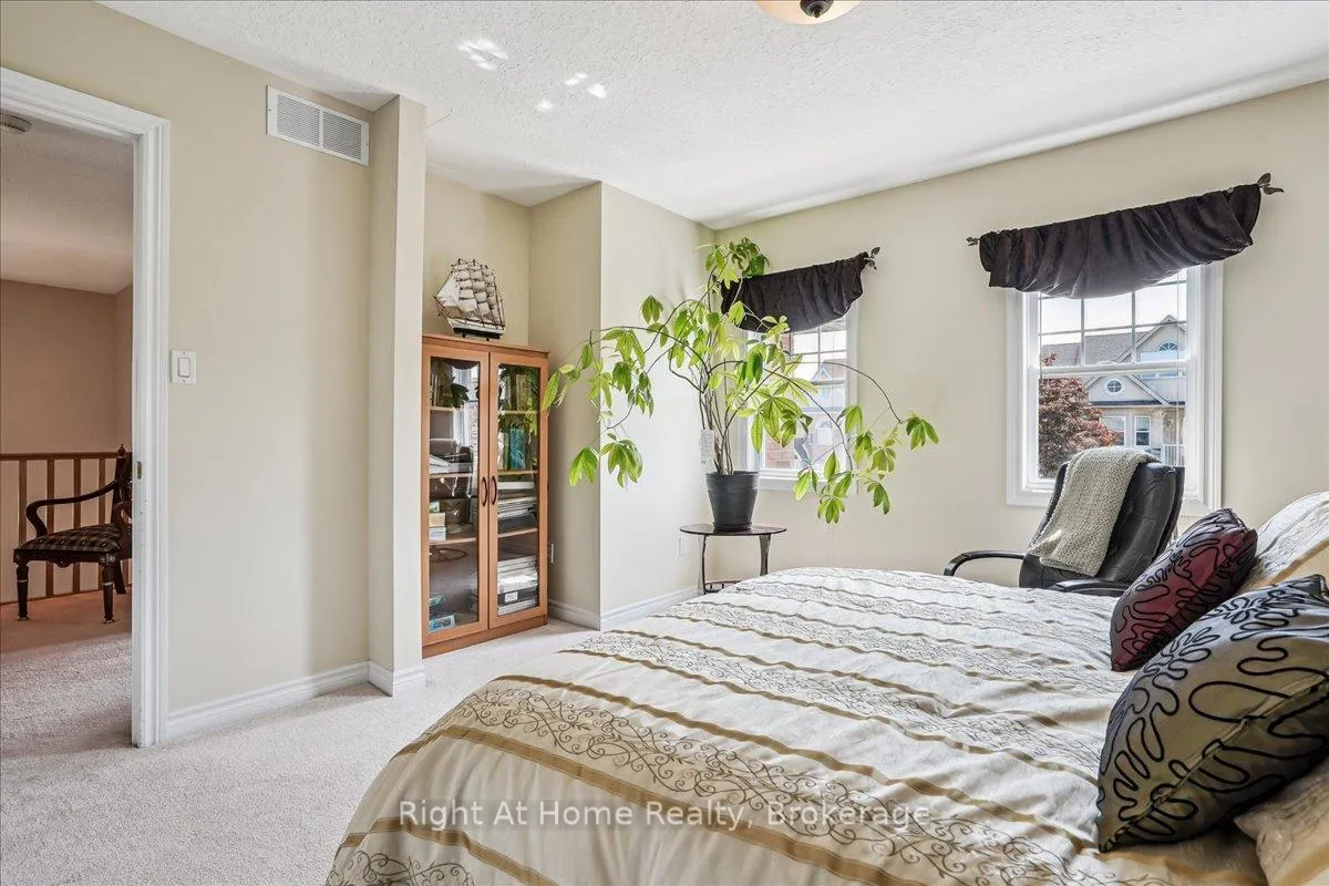 Photo 26 of 122 Hawkswood Drive, Kitchener — HOMEH