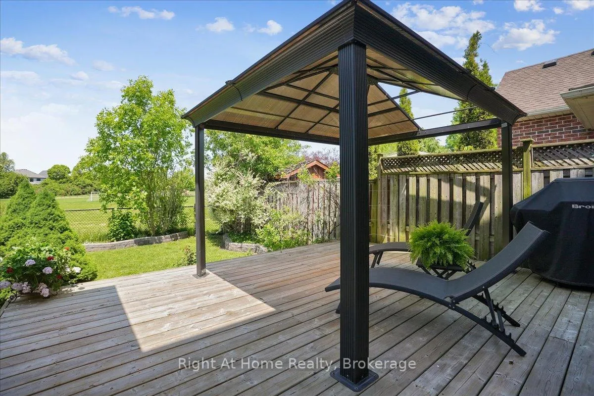 Photo 33 of 122 Hawkswood Drive, Kitchener — HOMEH