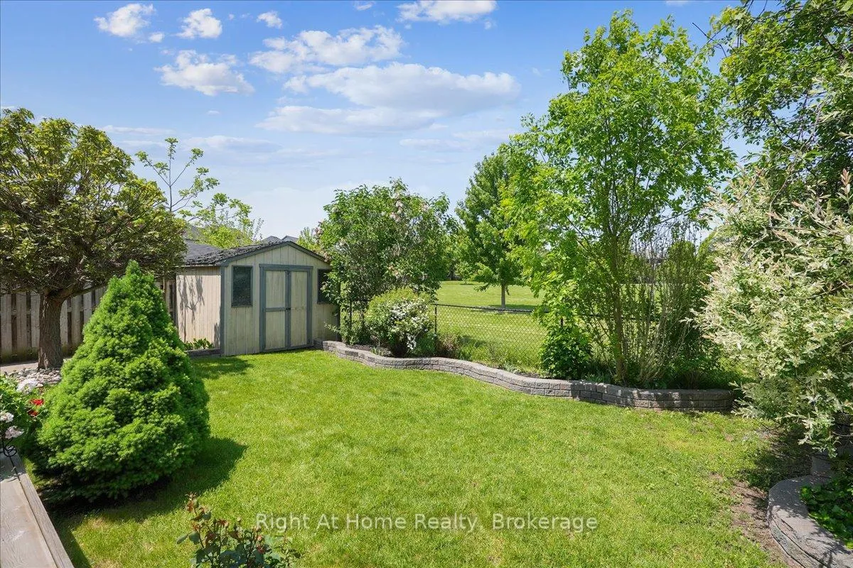 Photo 35 of 122 Hawkswood Drive, Kitchener — HOMEH