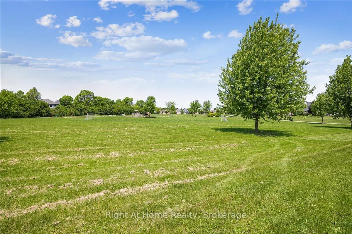 Photo 37 of 122 Hawkswood Drive, Kitchener — HOMEH
