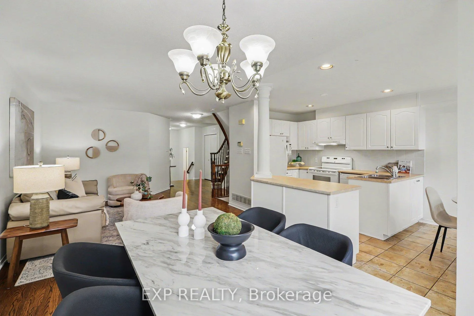 Photo 8 of 6322 Sablewood Place, Ottawa, Chapel Hill — HOMEH