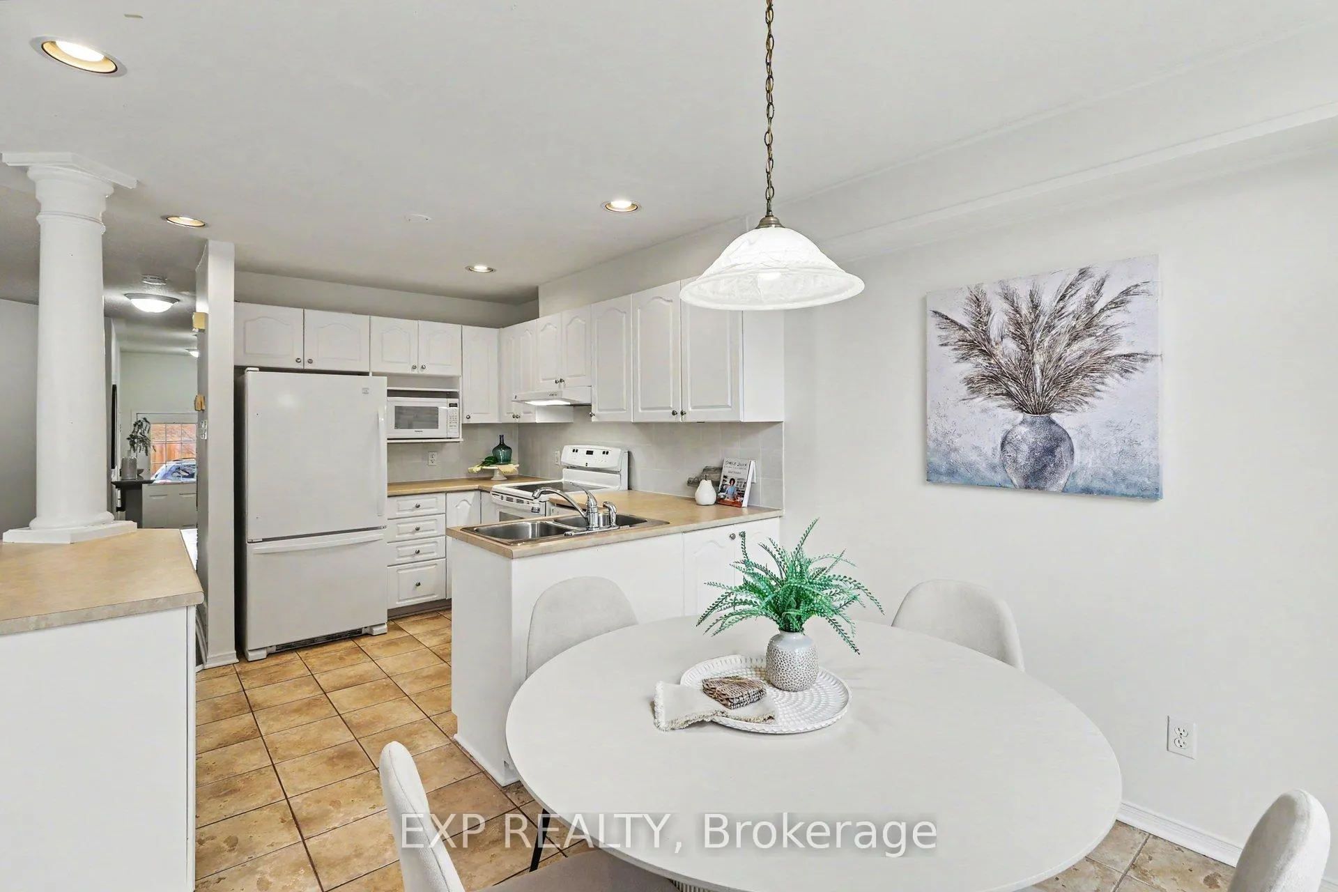 Photo 13 of 6322 Sablewood Place, Ottawa, Chapel Hill — HOMEH
