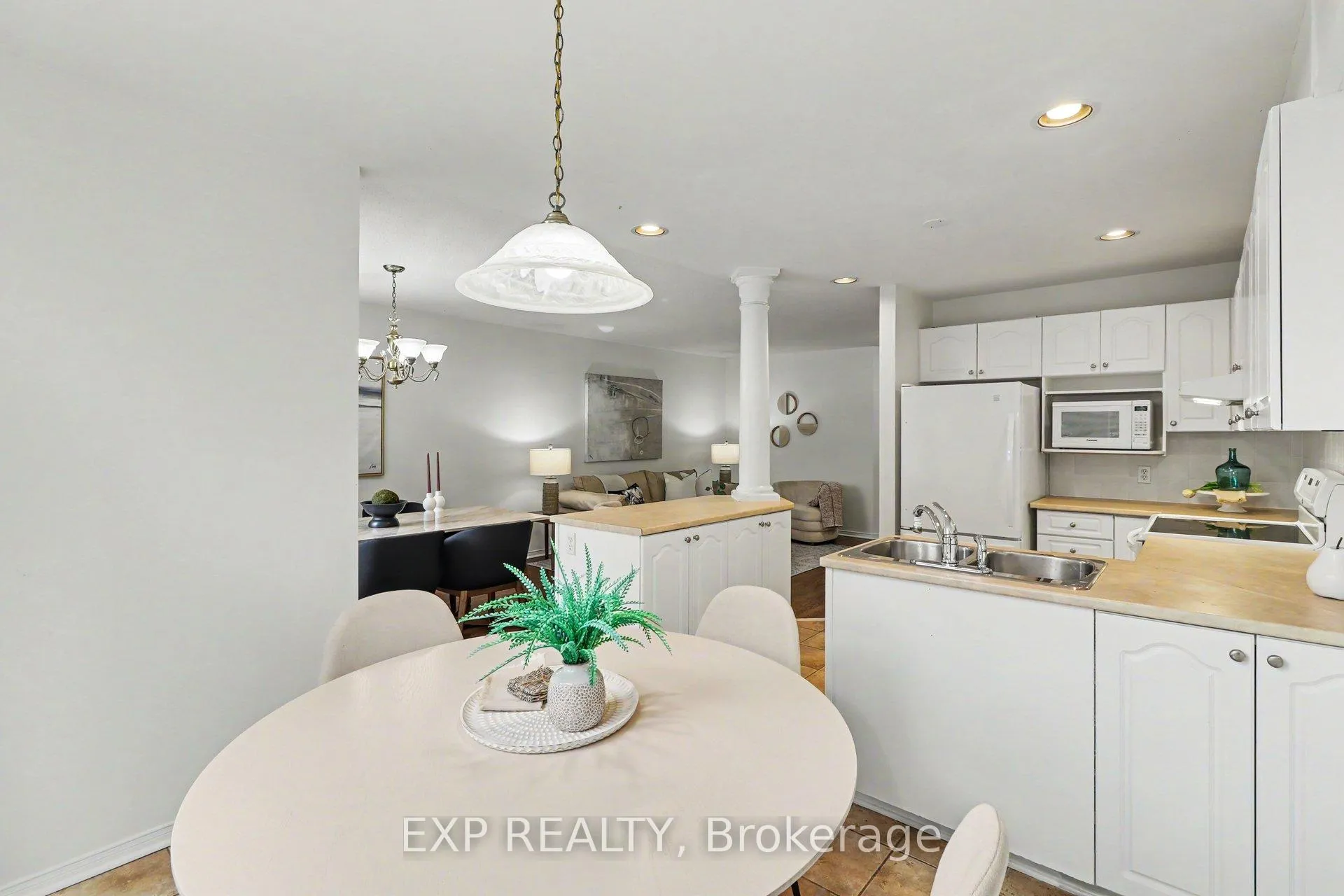 Photo 14 of 6322 Sablewood Place, Ottawa, Chapel Hill — HOMEH