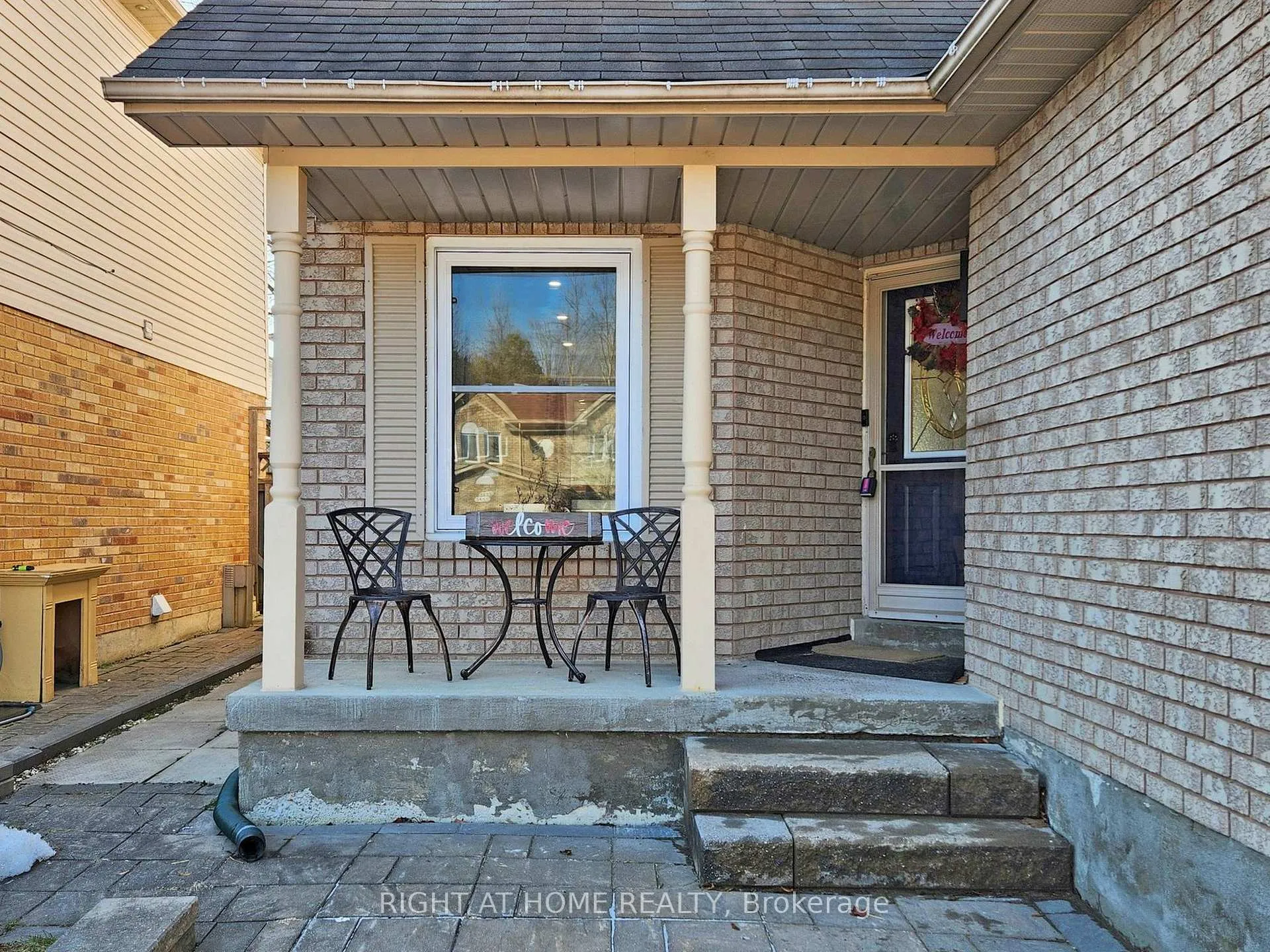 Photo 3 of 2231 Chalmers Crescent, Innisfil, Alcona — HOMEH