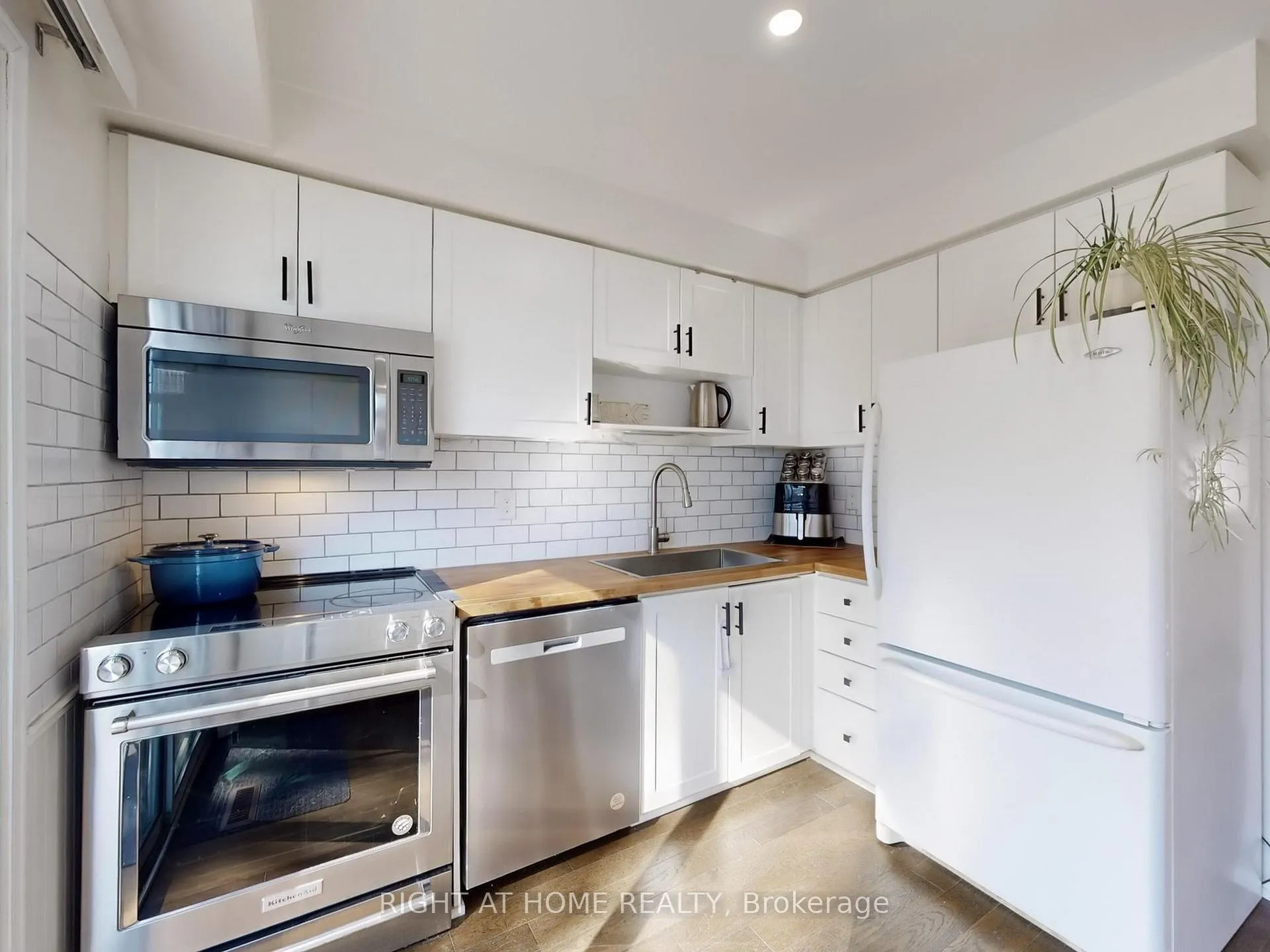 Photo 12 of 2231 Chalmers Crescent, Innisfil, Alcona — HOMEH