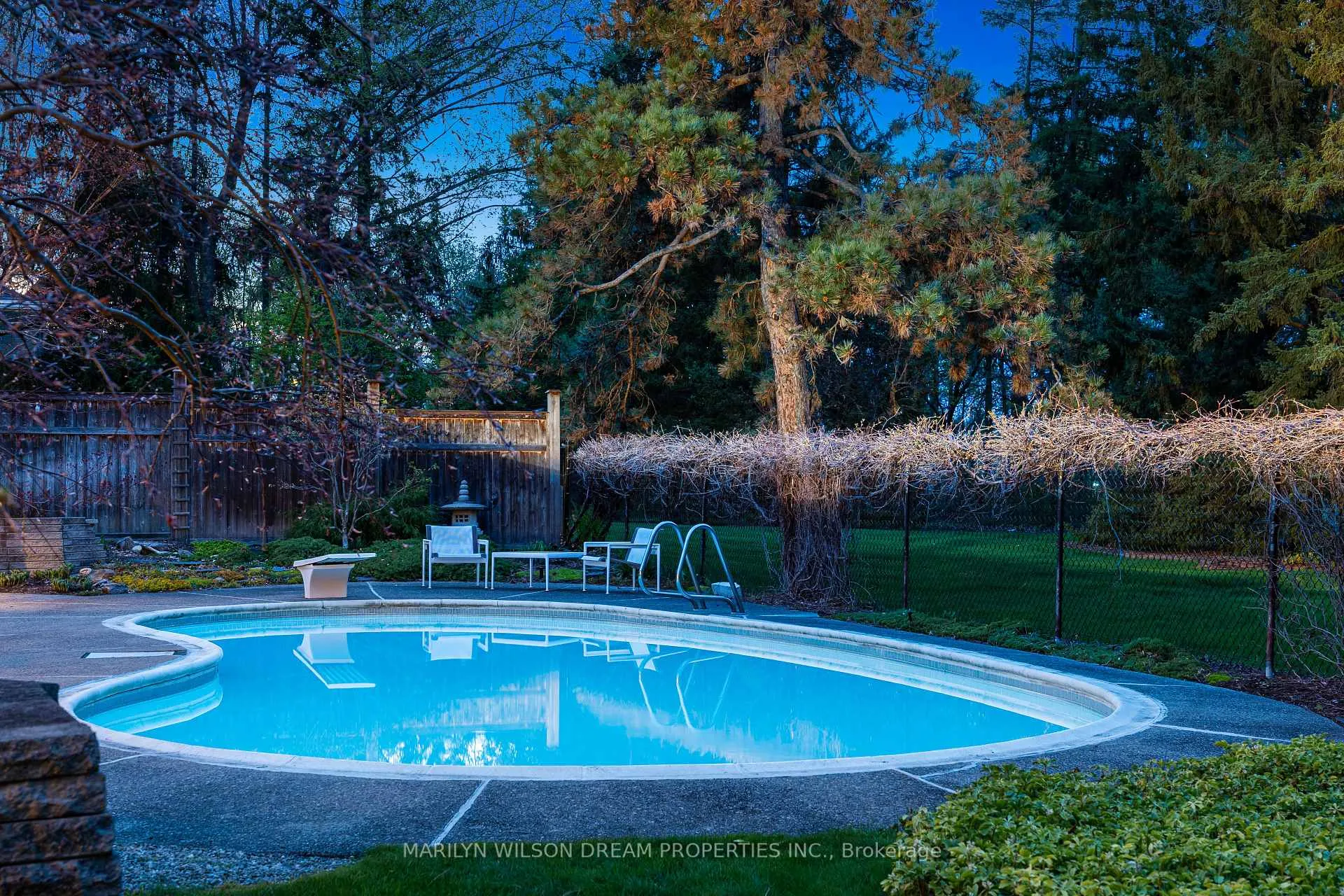 Photo 47 of 1216 Lampman Crescent, Ottawa, Hogs Back — HOMEH
