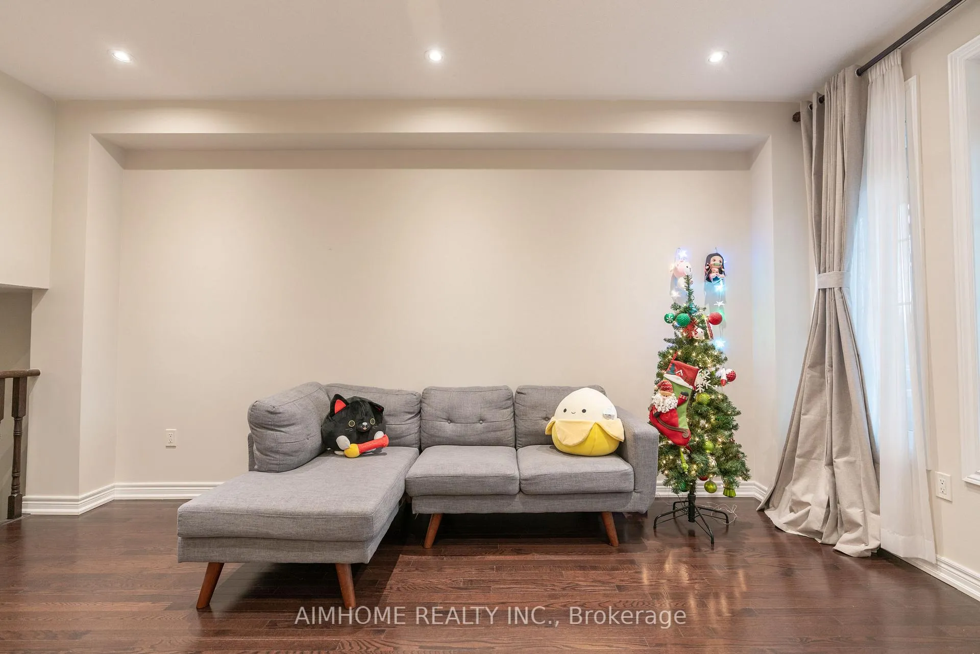Photo 2 of 934 Castlemore Avenue, Markham, Wismer — HOMEH