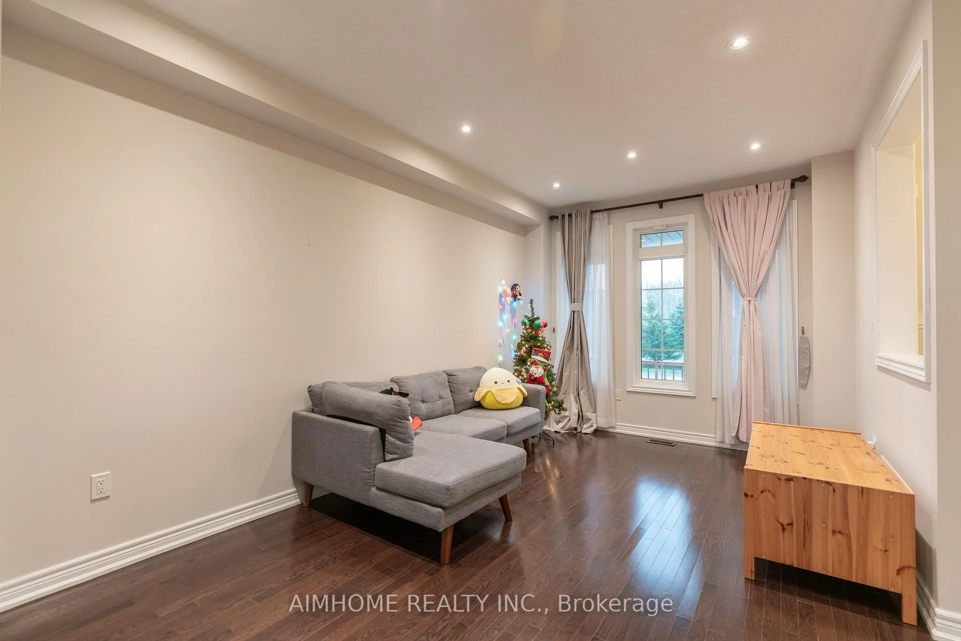 Photo 3 of 934 Castlemore Avenue, Markham, Wismer — HOMEH