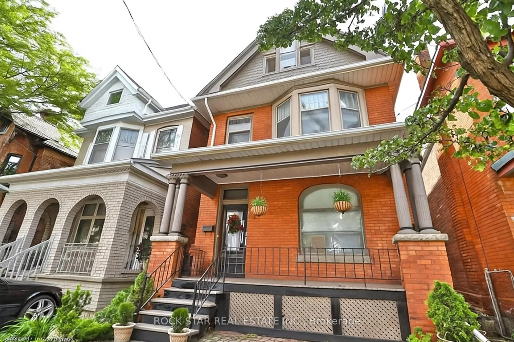 Front of Unit Main, 319 Queen Street S