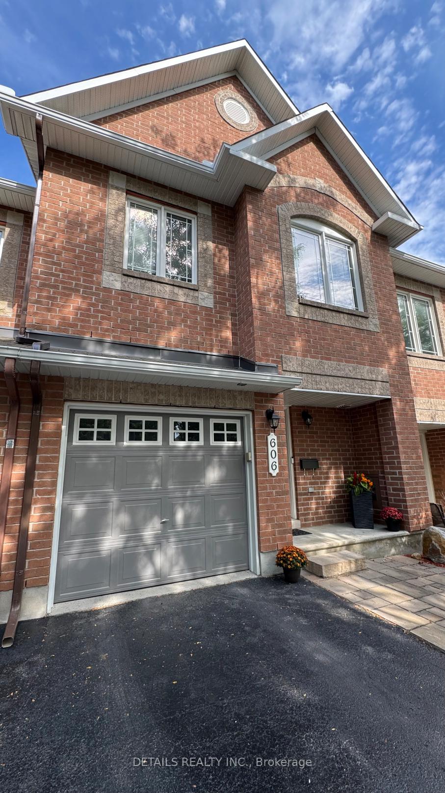 Photo 3 of 606 Malkowski Street, Ottawa, Kanata - Morgan's Grant/South March — HOMEH