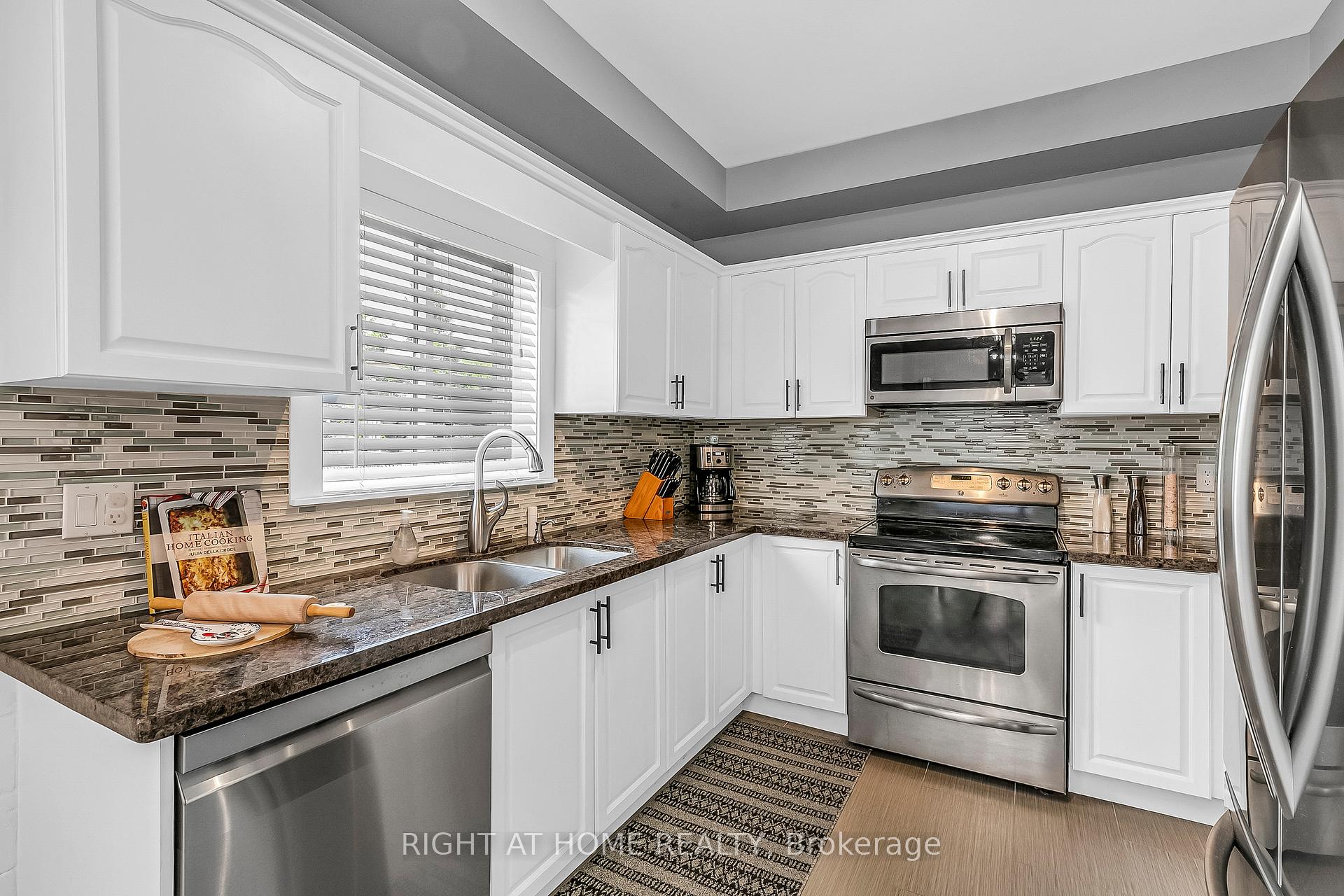 Photo 18 of 1923 Emerald Court, Innisfil, Alcona — HOMEH
