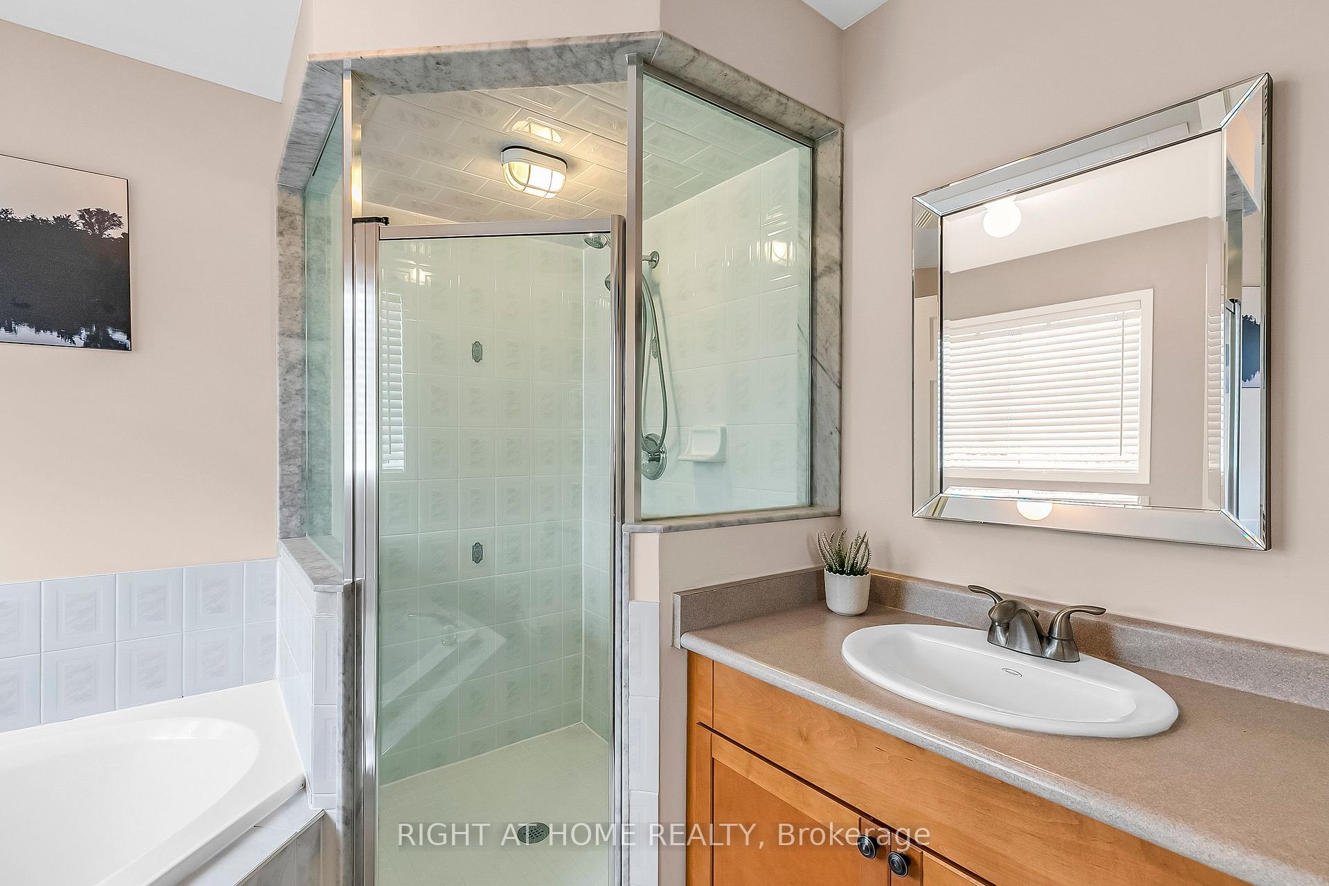 Photo 24 of 1923 Emerald Court, Innisfil, Alcona — HOMEH
