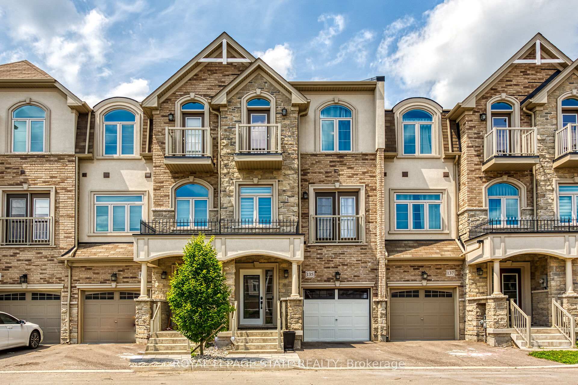 Photo 1 of 135 Borers Creek Circle, Hamilton, Waterdown — HOMEH