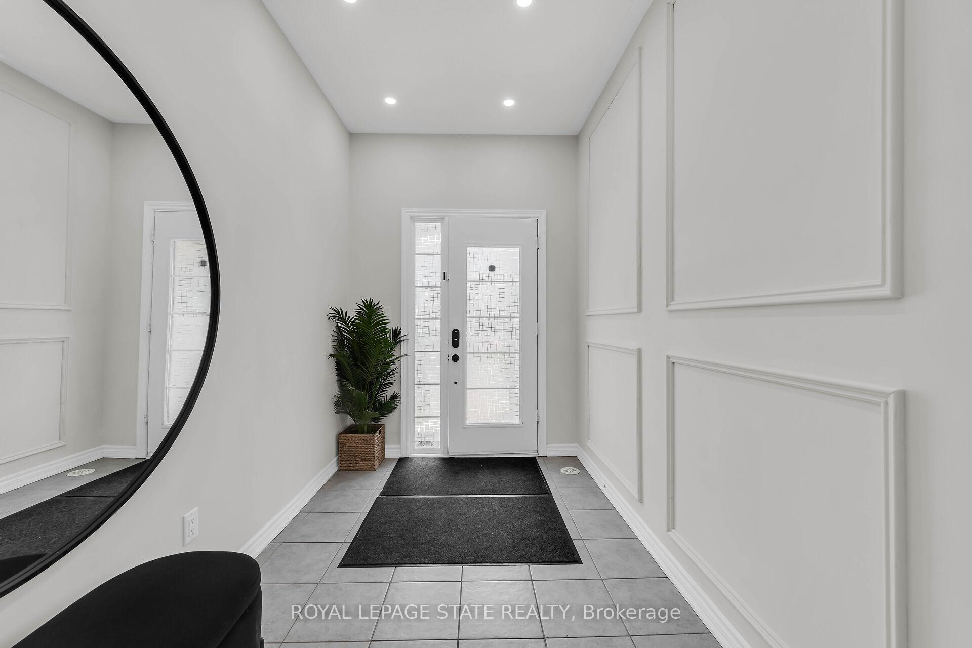 Photo 3 of 135 Borers Creek Circle, Hamilton, Waterdown — HOMEH