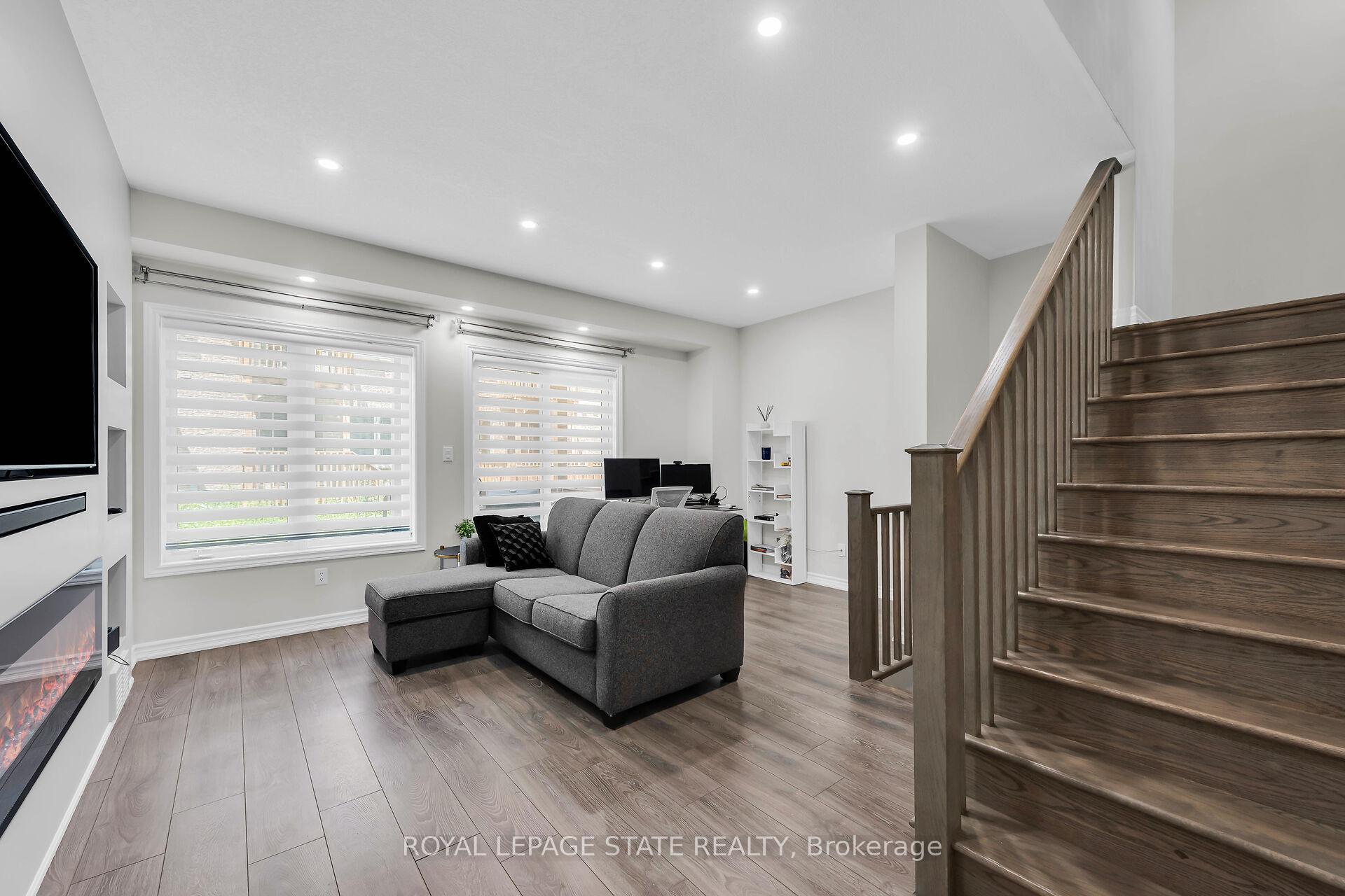 Photo 5 of 135 Borers Creek Circle, Hamilton, Waterdown — HOMEH