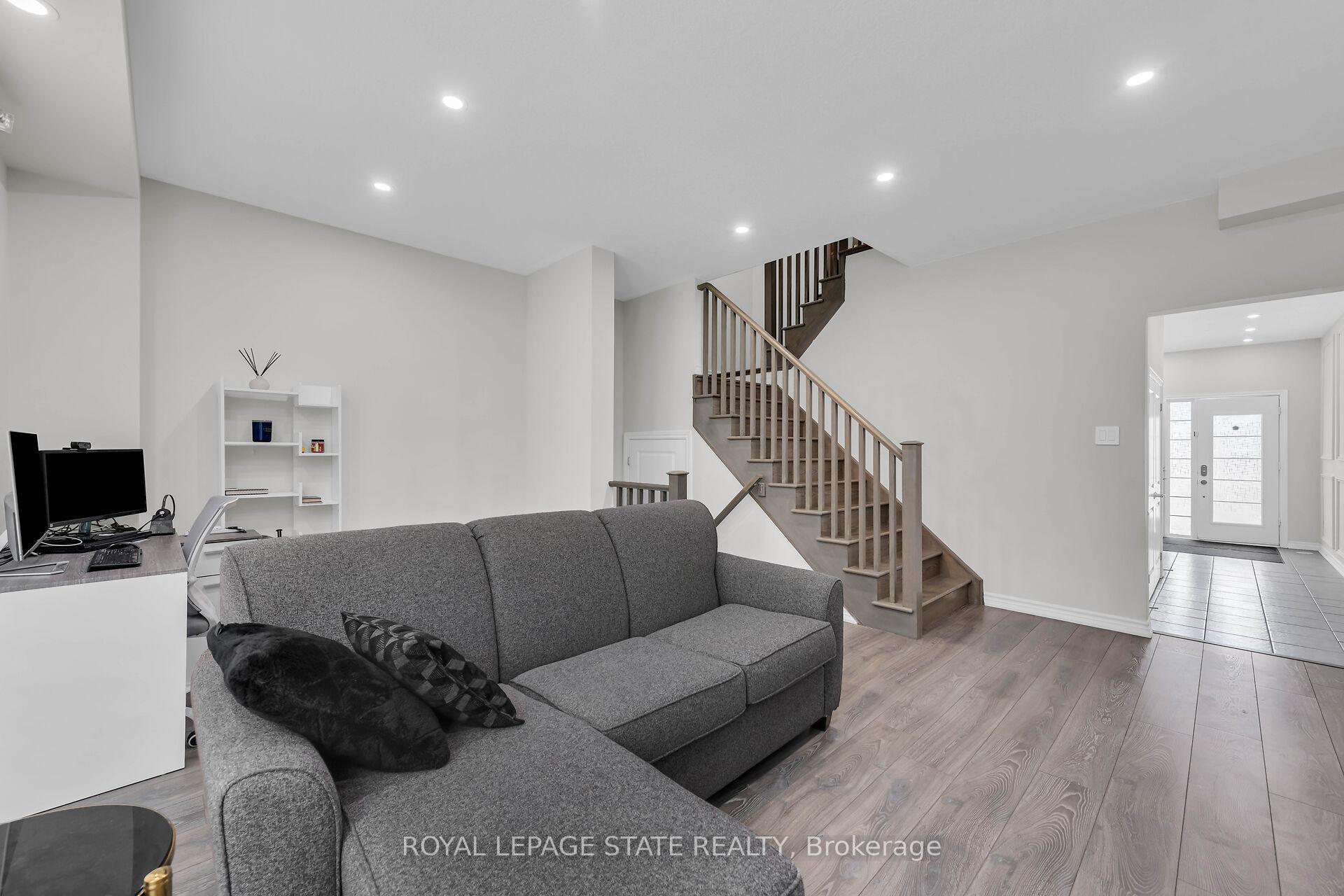Photo 6 of 135 Borers Creek Circle, Hamilton, Waterdown — HOMEH