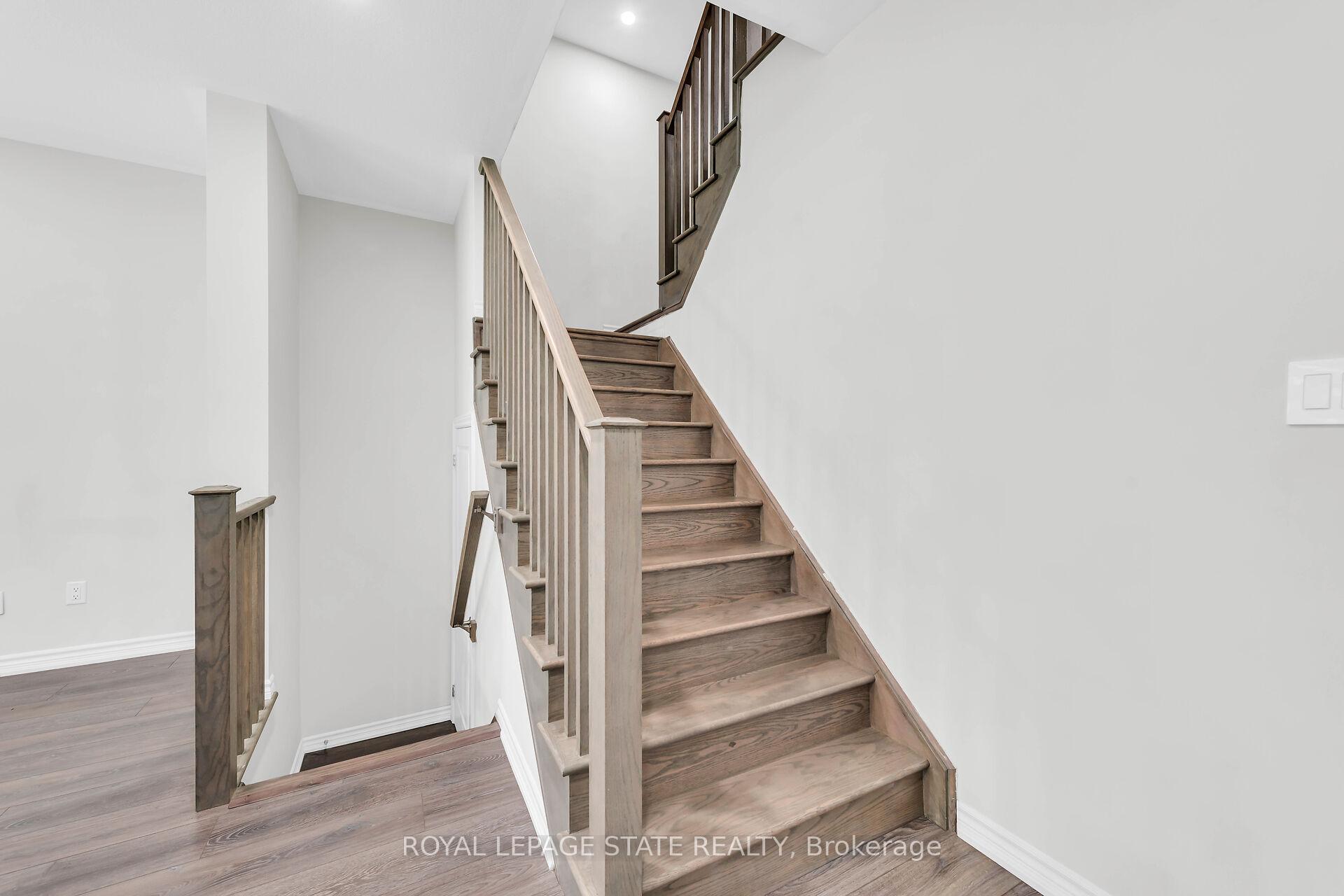 Photo 9 of 135 Borers Creek Circle, Hamilton, Waterdown — HOMEH