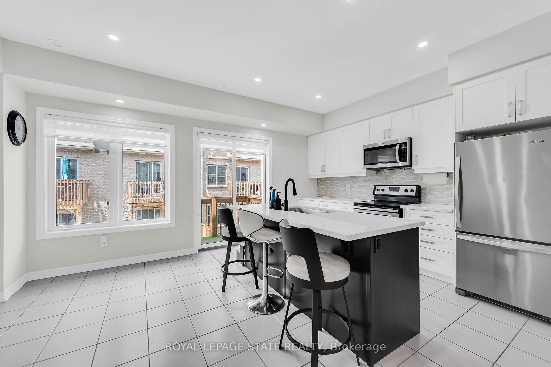 Photo 10 of 135 Borers Creek Circle, Hamilton, Waterdown — HOMEH