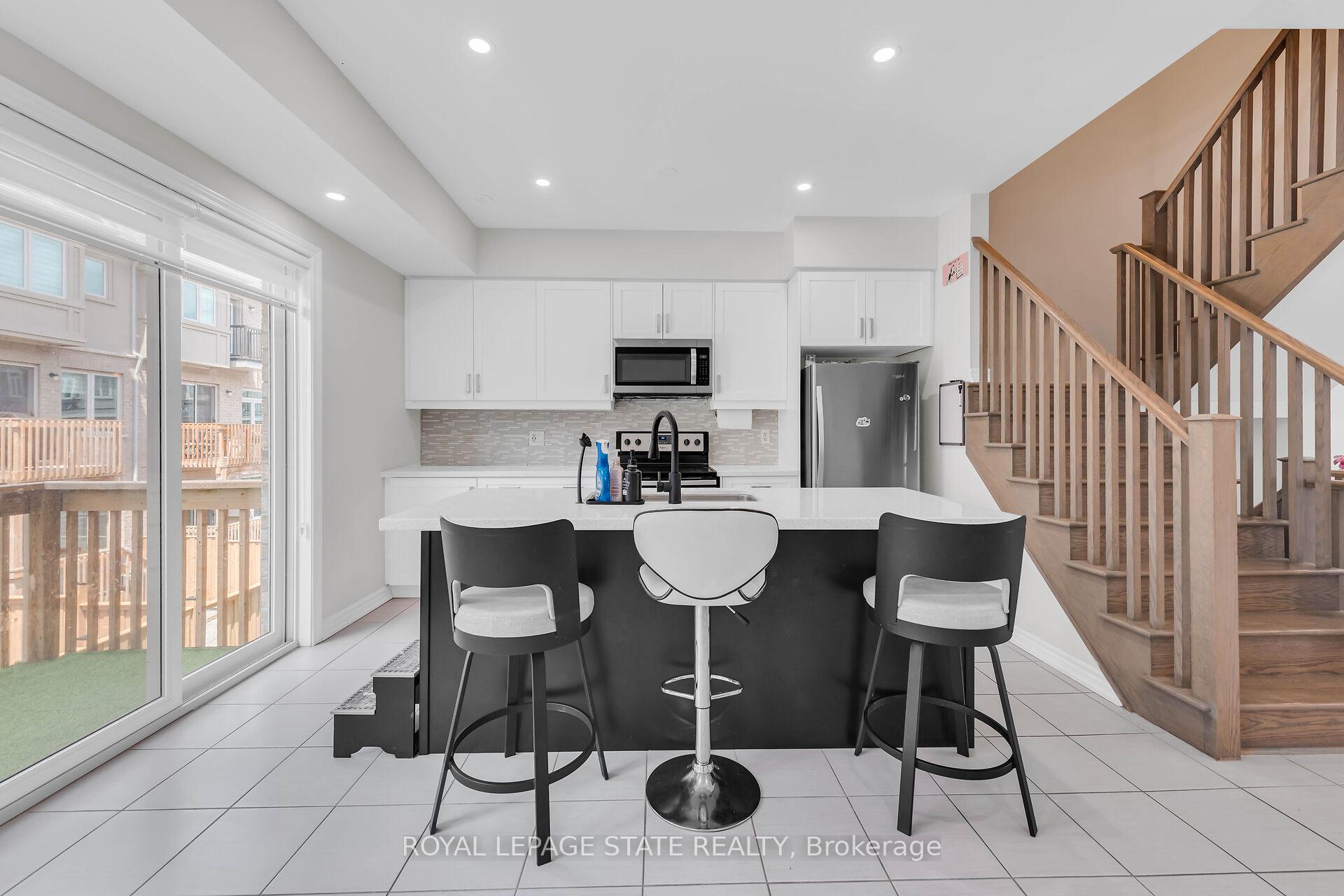 Photo 11 of 135 Borers Creek Circle, Hamilton, Waterdown — HOMEH