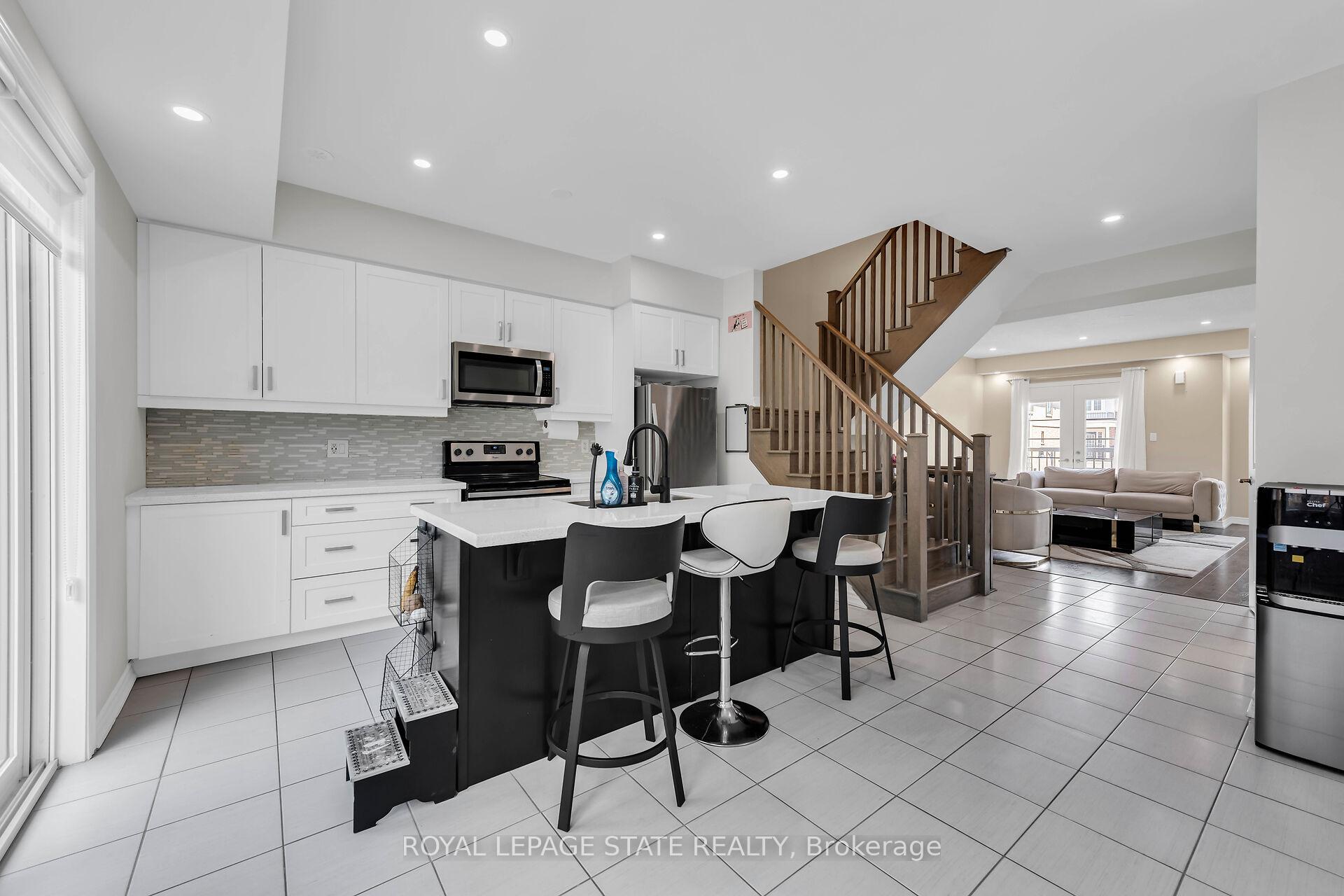 Photo 12 of 135 Borers Creek Circle, Hamilton, Waterdown — HOMEH