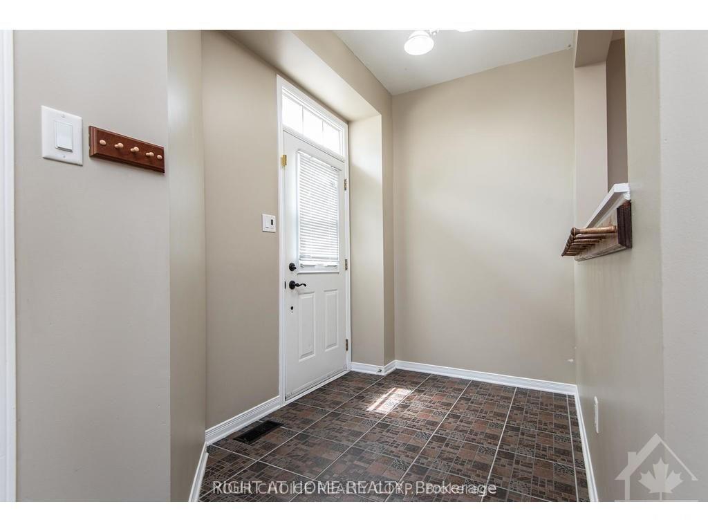 Photo 2 of 557 Aberfoyle Circle, Ottawa, Kanata - Morgan's Grant/South March — HOMEH