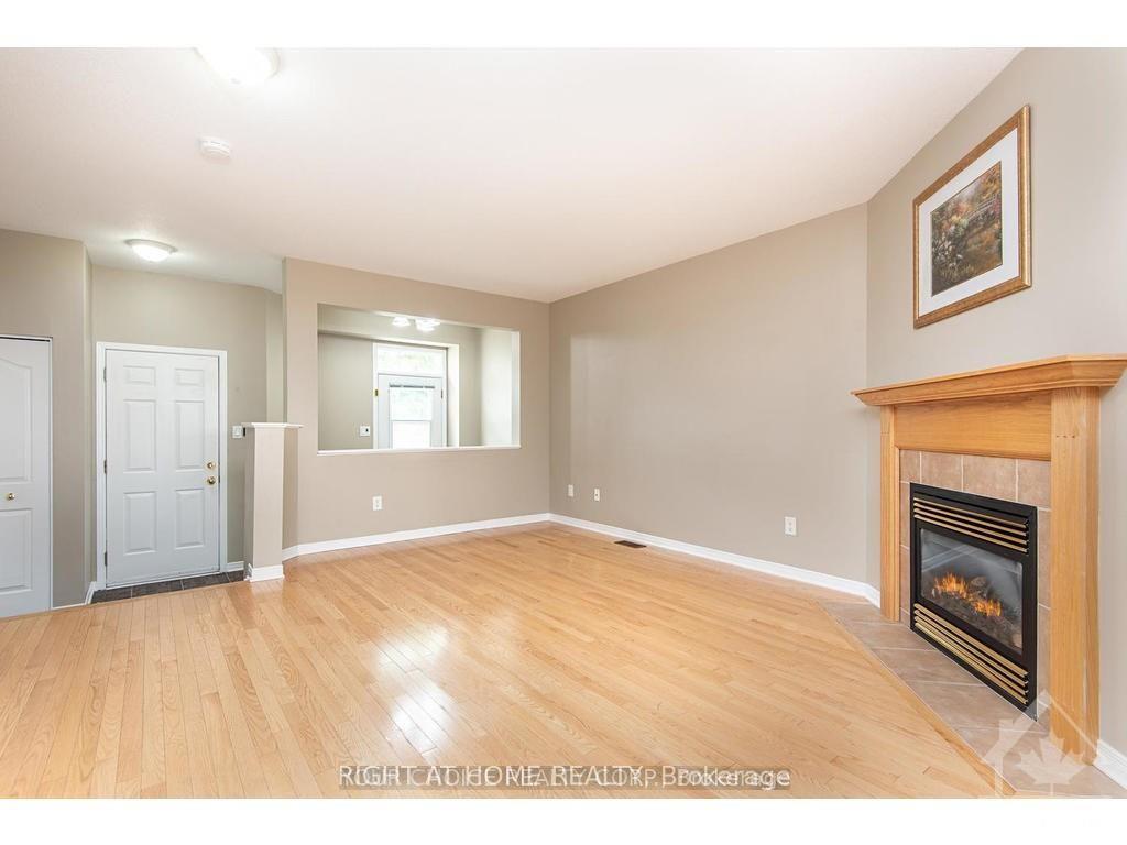 Photo 3 of 557 Aberfoyle Circle, Ottawa, Kanata - Morgan's Grant/South March — HOMEH