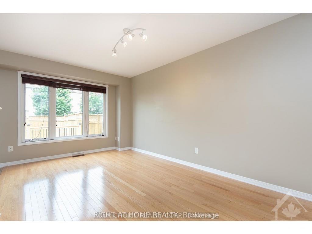 Photo 4 of 557 Aberfoyle Circle, Ottawa, Kanata - Morgan's Grant/South March — HOMEH