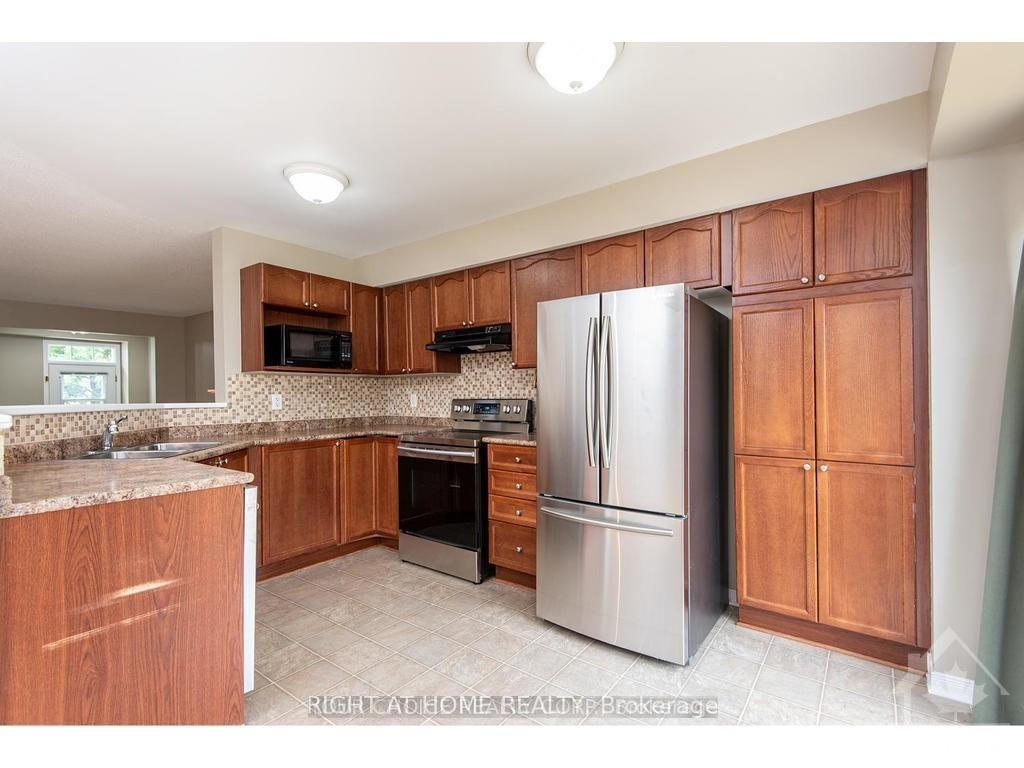 Photo 6 of 557 Aberfoyle Circle, Ottawa, Kanata - Morgan's Grant/South March — HOMEH