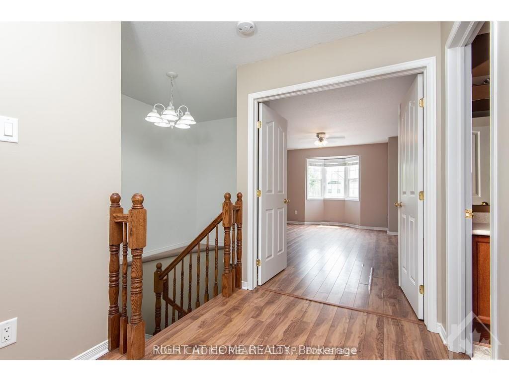 Photo 7 of 557 Aberfoyle Circle, Ottawa, Kanata - Morgan's Grant/South March — HOMEH