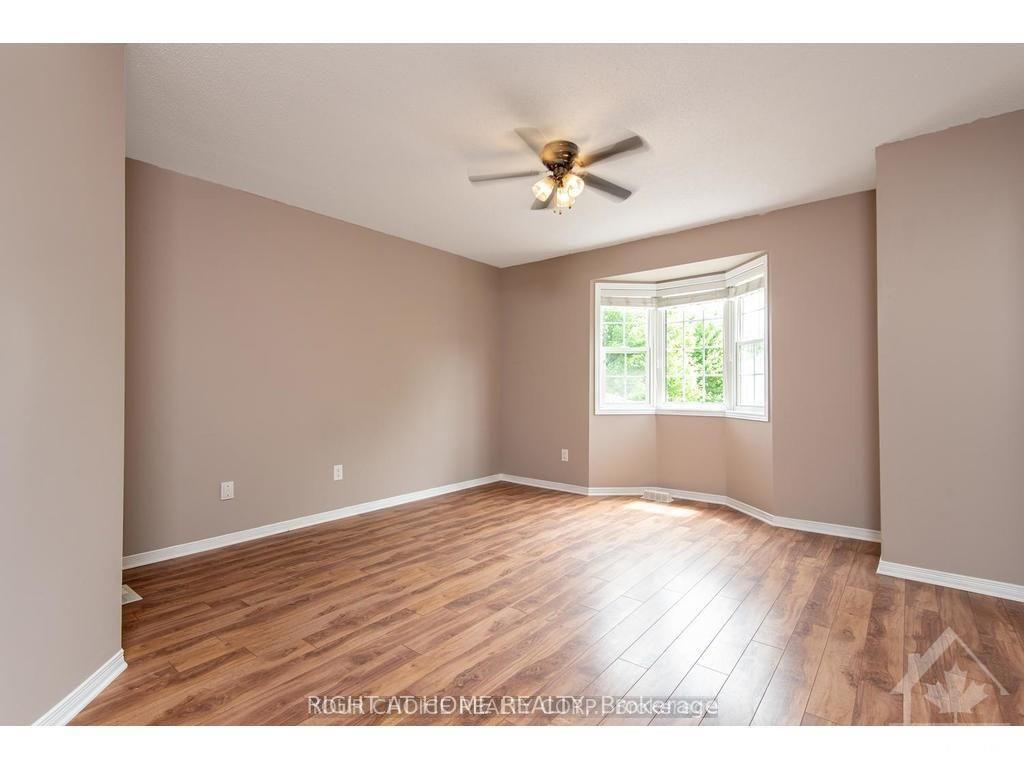 Photo 8 of 557 Aberfoyle Circle, Ottawa, Kanata - Morgan's Grant/South March — HOMEH