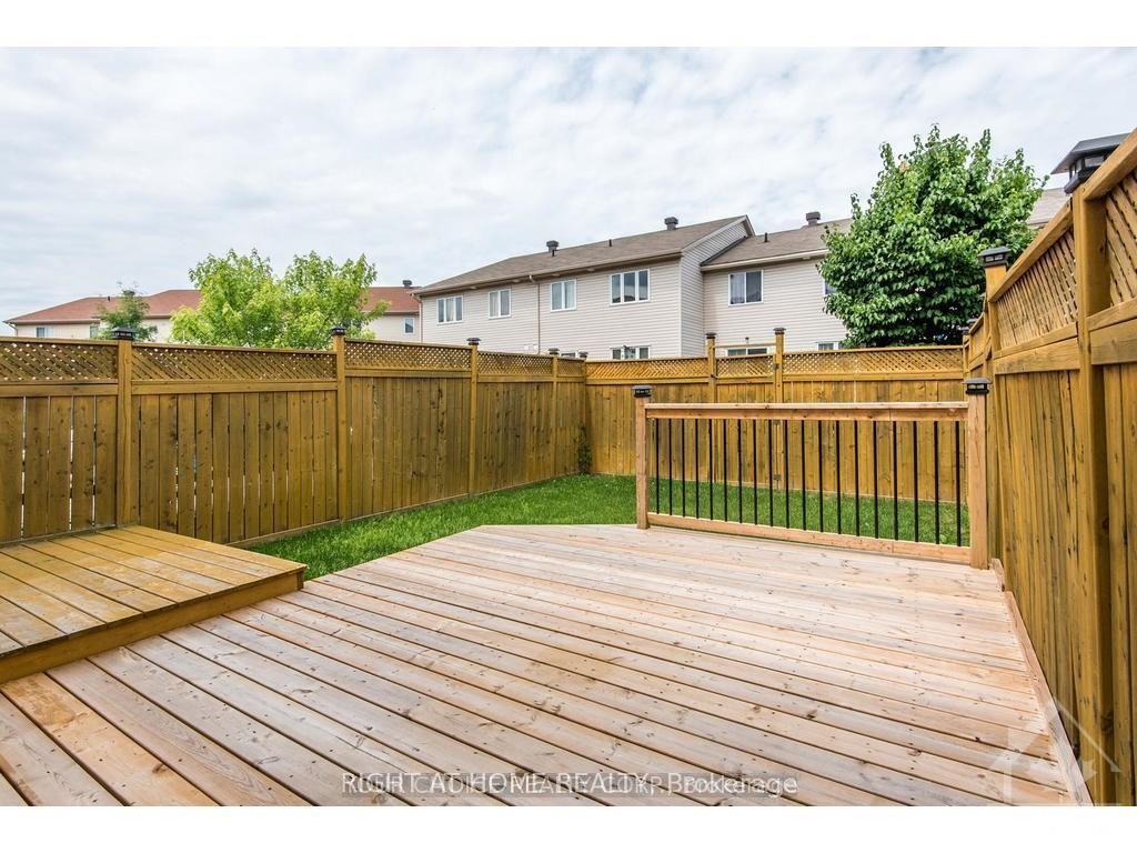 Photo 18 of 557 Aberfoyle Circle, Ottawa, Kanata - Morgan's Grant/South March — HOMEH