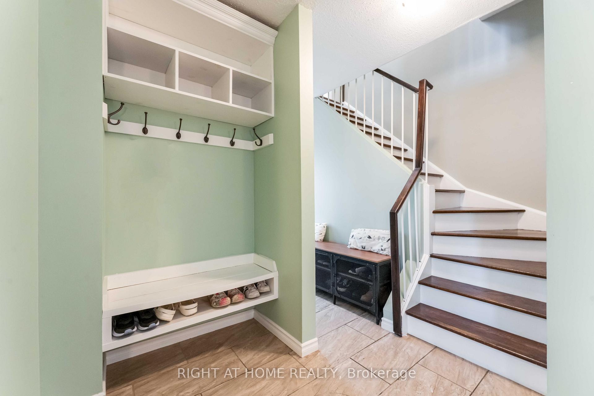 Photo 3 of 8 Stable Way, Ottawa, Kanata - Bridlewood — HOMEH