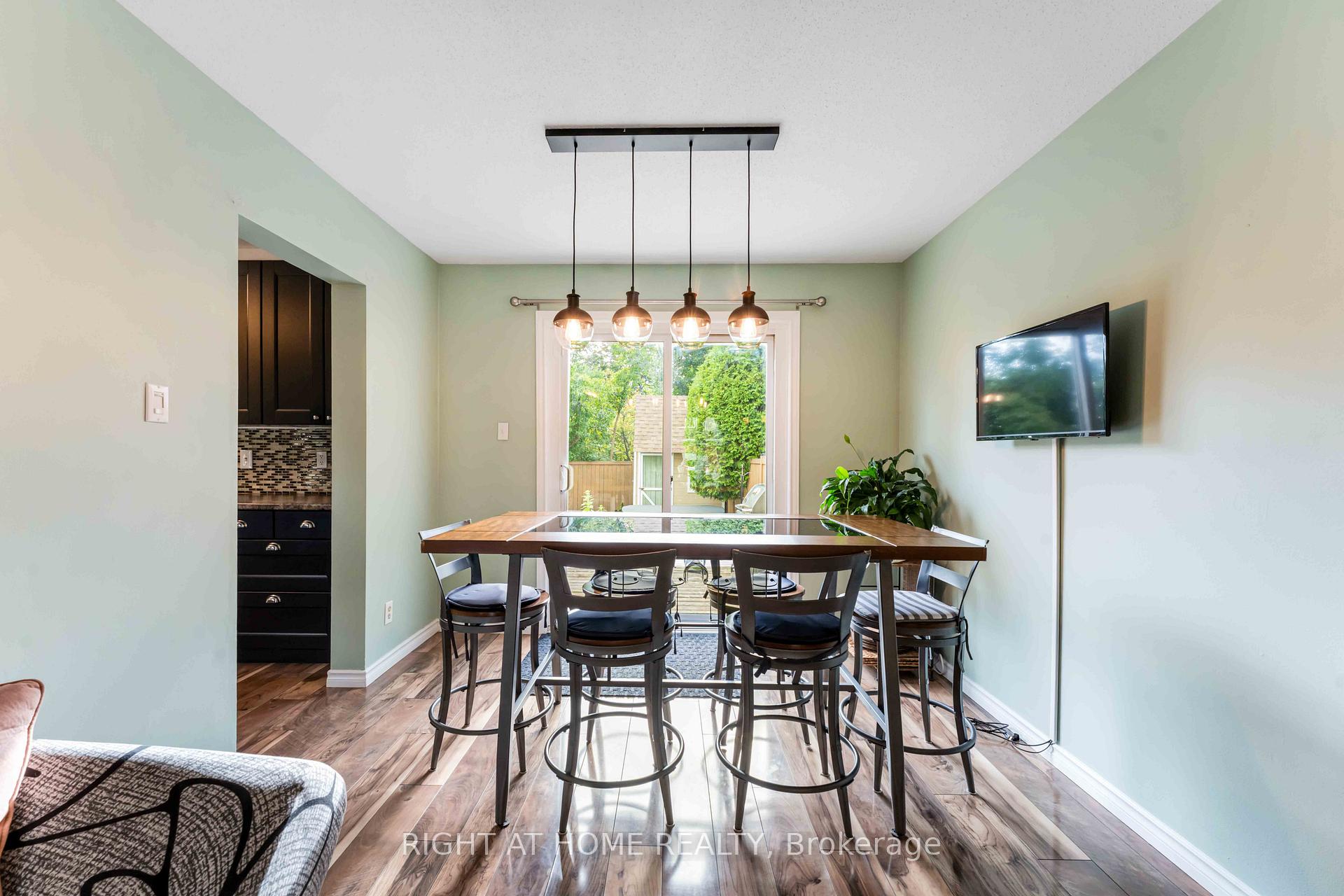 Photo 6 of 8 Stable Way, Ottawa, Kanata - Bridlewood — HOMEH