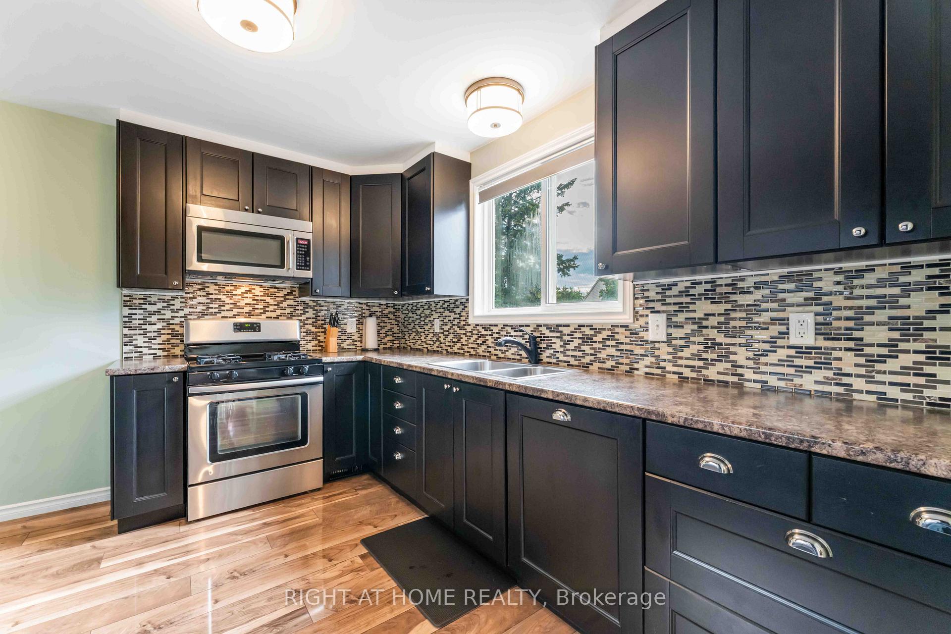 Photo 8 of 8 Stable Way, Ottawa, Kanata - Bridlewood — HOMEH