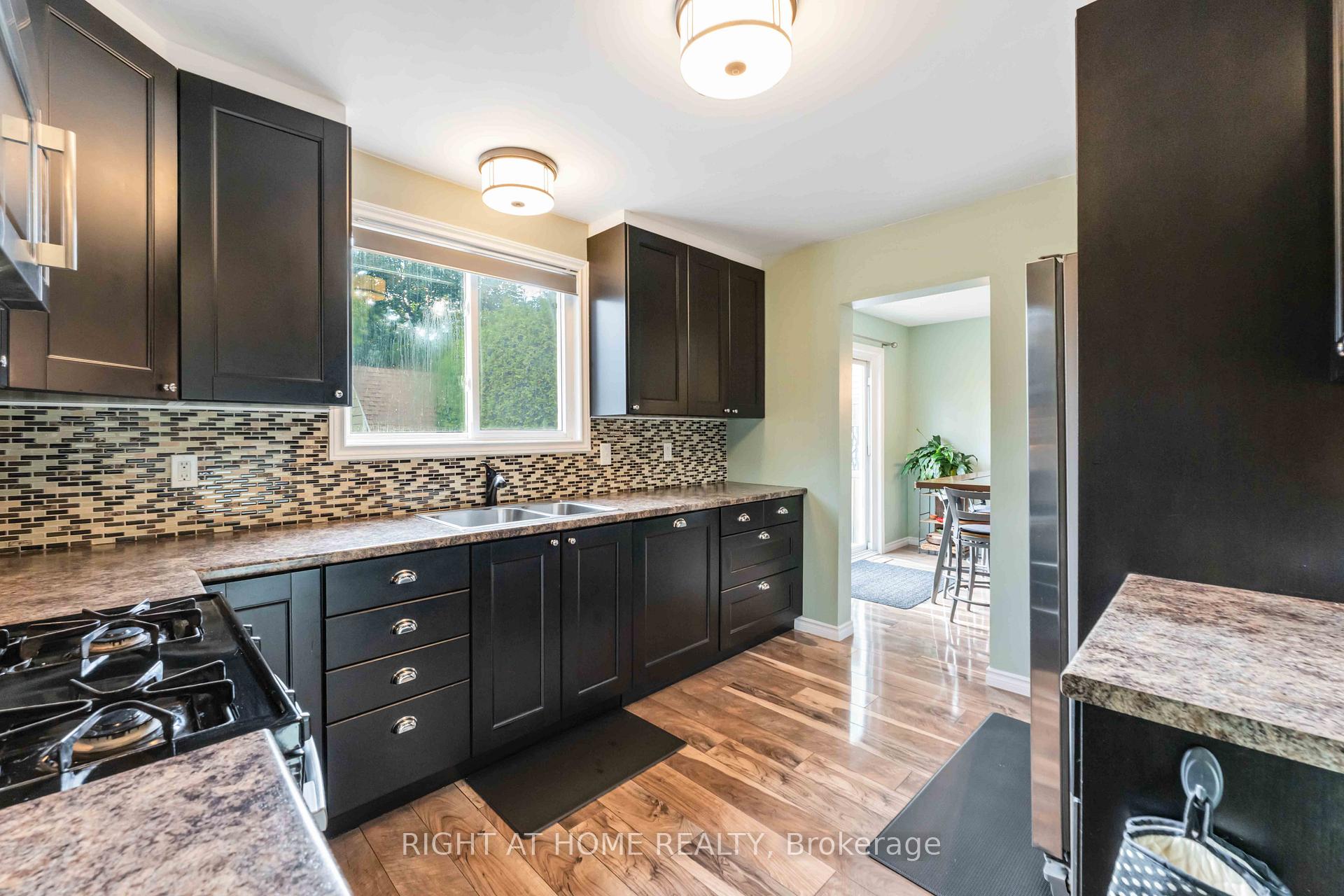 Photo 10 of 8 Stable Way, Ottawa, Kanata - Bridlewood — HOMEH