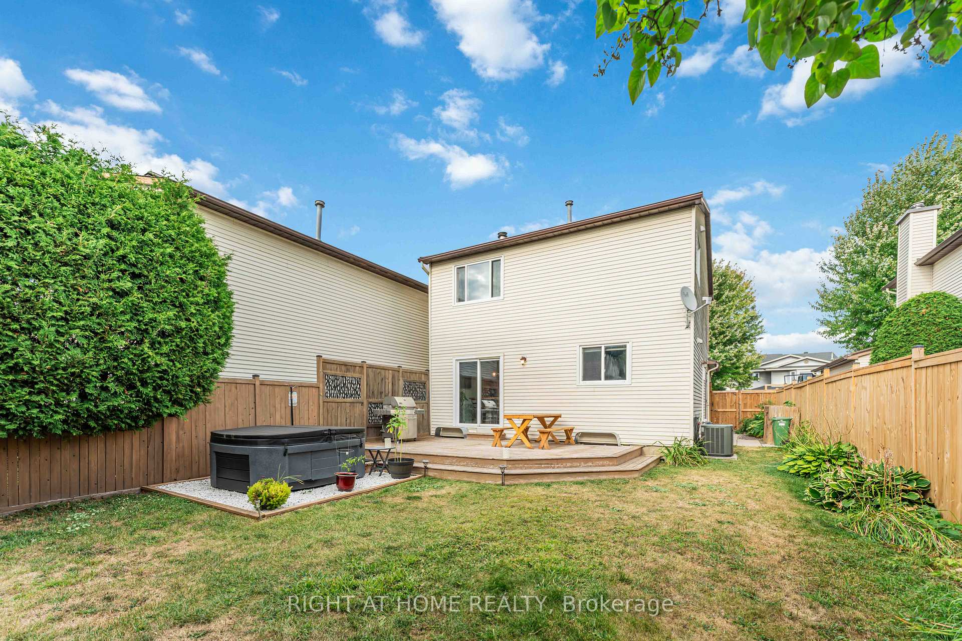 Photo 23 of 8 Stable Way, Ottawa, Kanata - Bridlewood — HOMEH