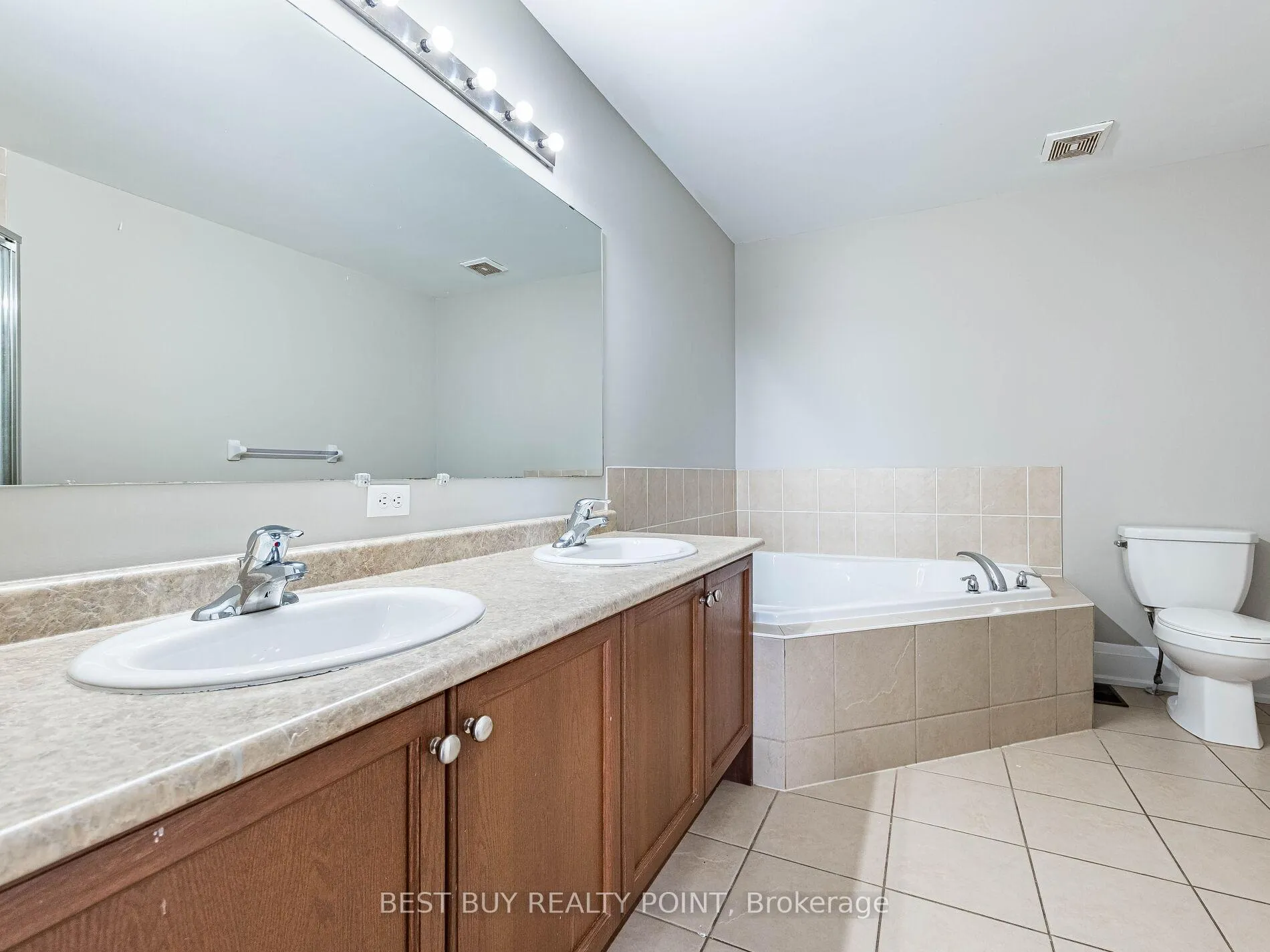 Photo 27 of Unit 36, 651 Farmstead Drive E, Milton, Willmott — HOMEH