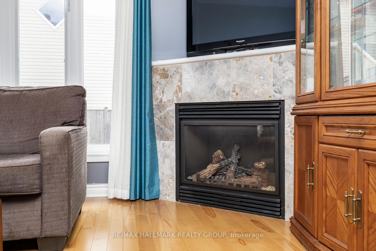 Photo 8 of 202 Waymark Crescent, Ottawa, Kanata - Bridlewood — HOMEH