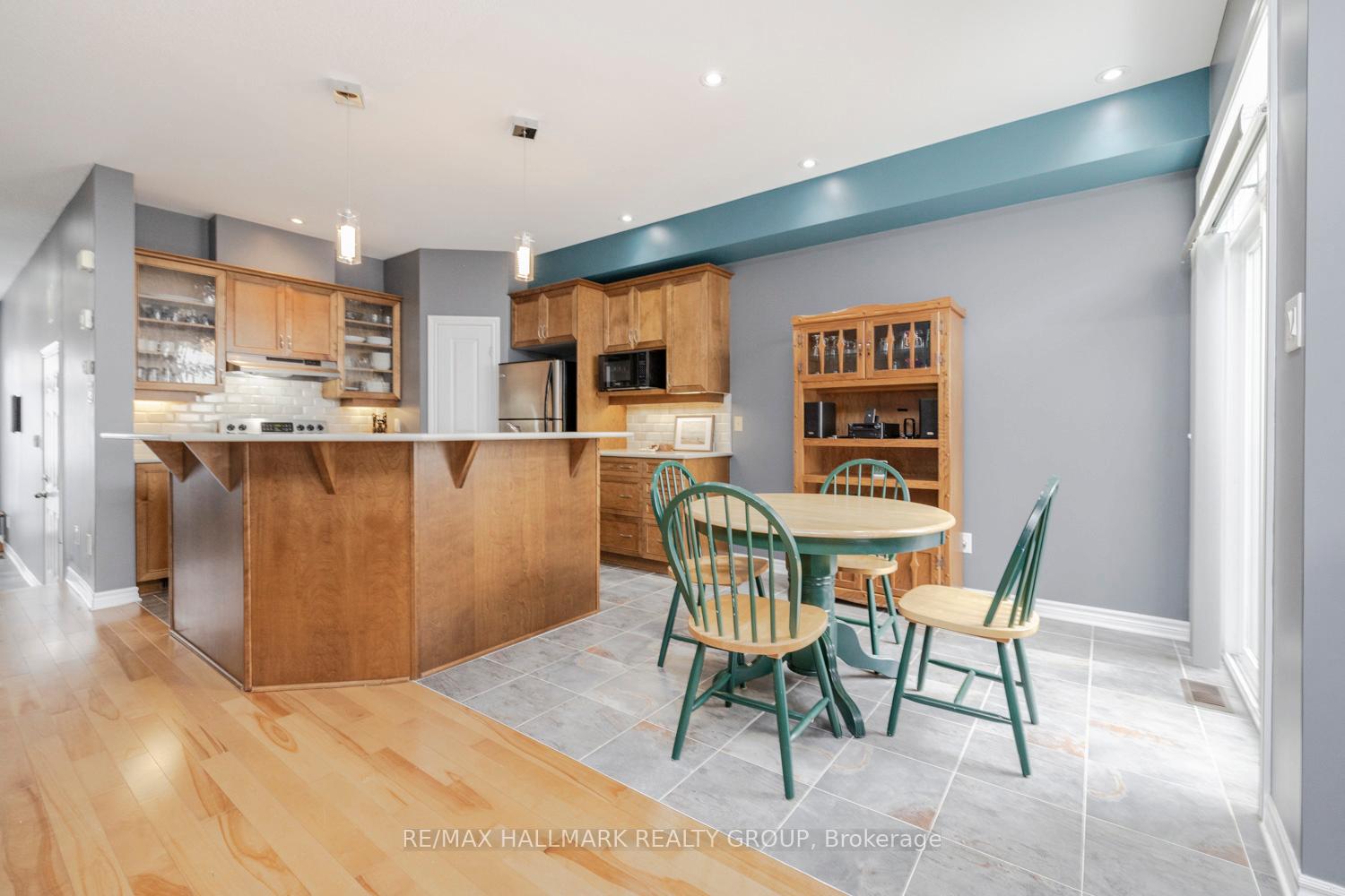 Photo 10 of 202 Waymark Crescent, Ottawa, Kanata - Bridlewood — HOMEH