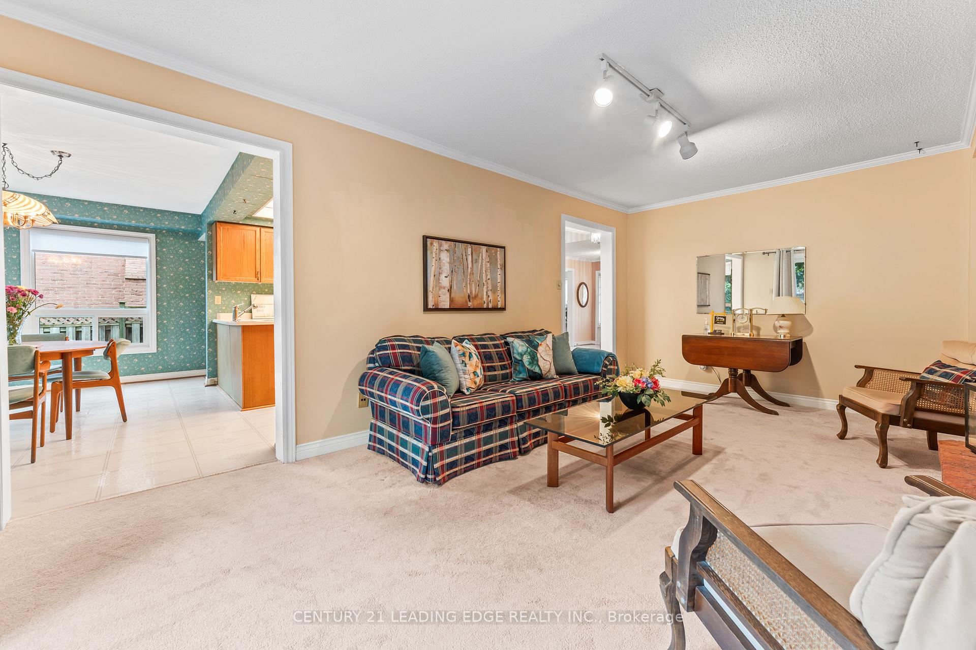 Photo 7 of 52 Bryant Road, Markham, Markham Village — HOMEH