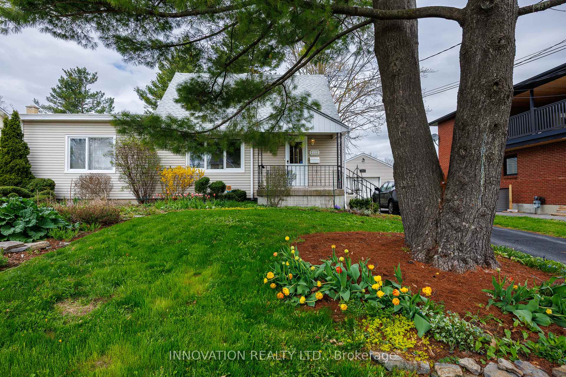 Photo 2 of 1013 Stormont Street, Ottawa, Carleton Heights — HOMEH
