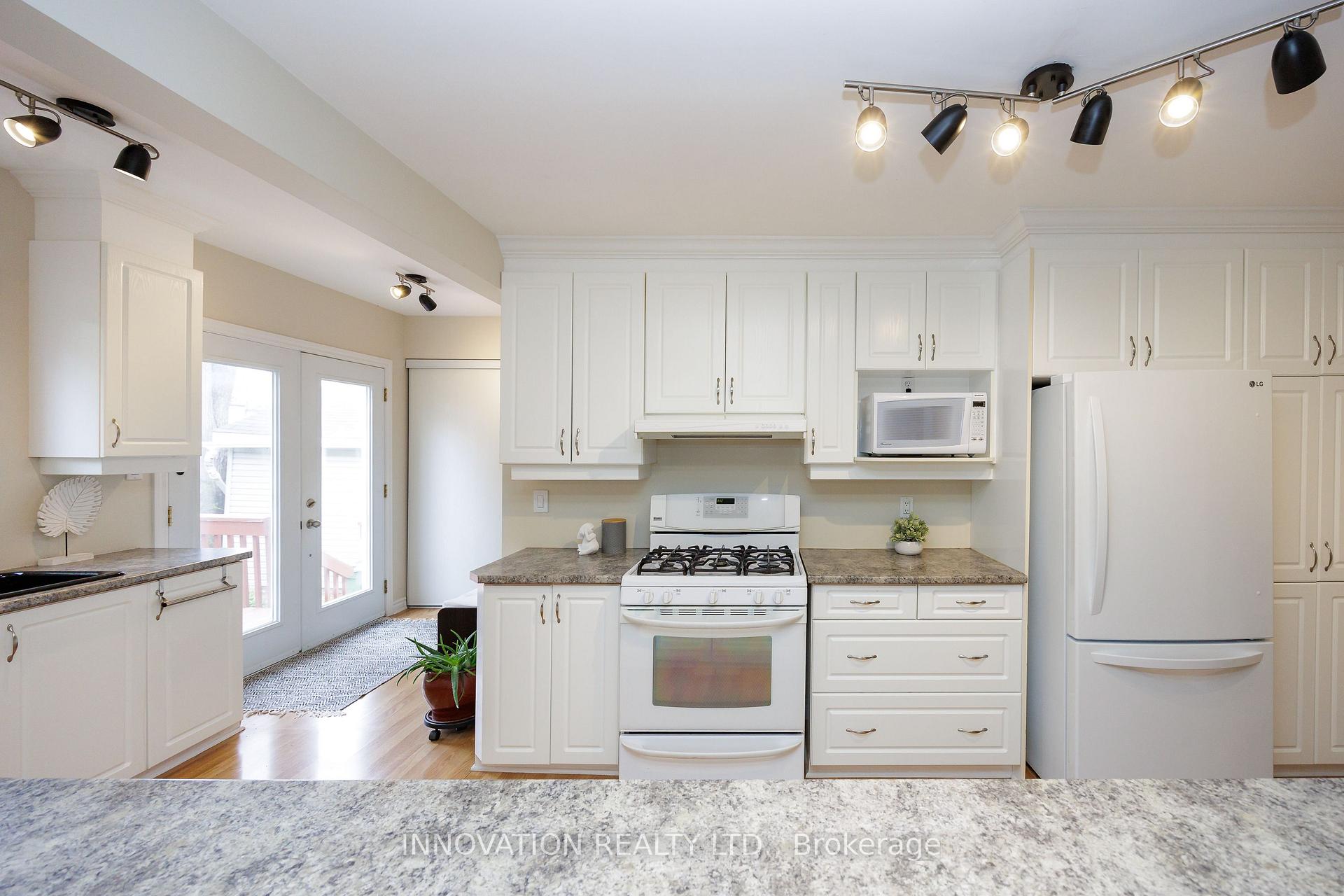 Photo 13 of 1013 Stormont Street, Ottawa, Carleton Heights — HOMEH