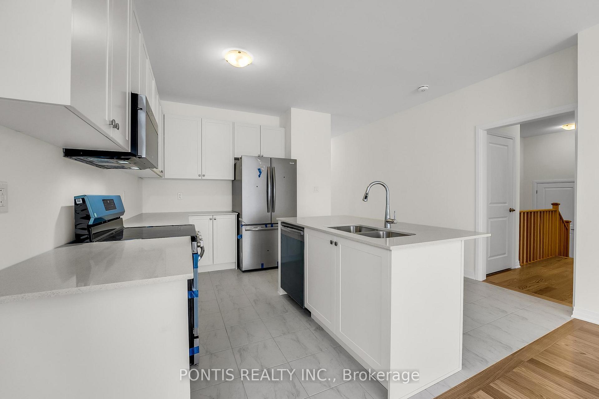 Photo 15 of 539 Hudson Crescent, Midland — HOMEH