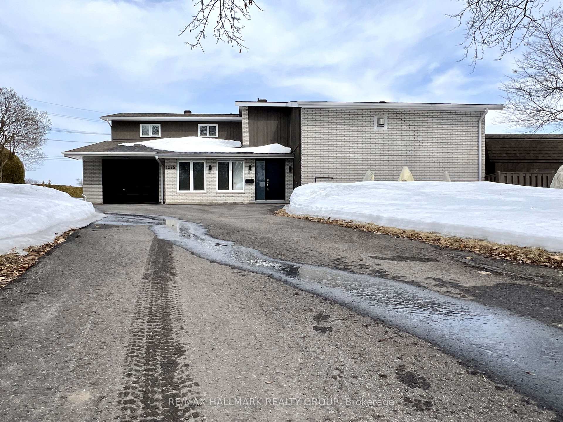 Photo 1 of 1075 Arnot Road, Ottawa, Courtland Park — HOMEH