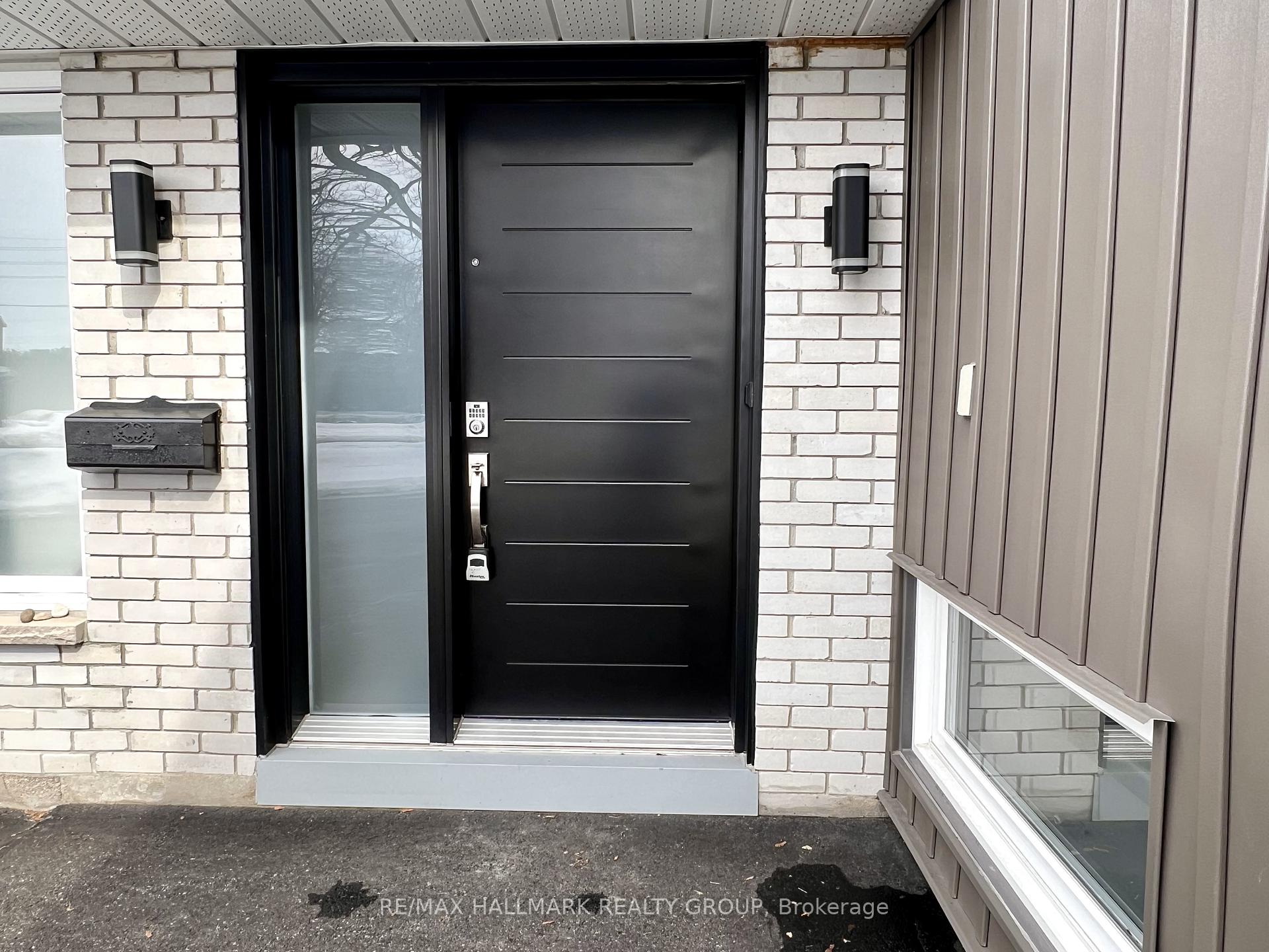 Photo 2 of 1075 Arnot Road, Ottawa, Courtland Park — HOMEH