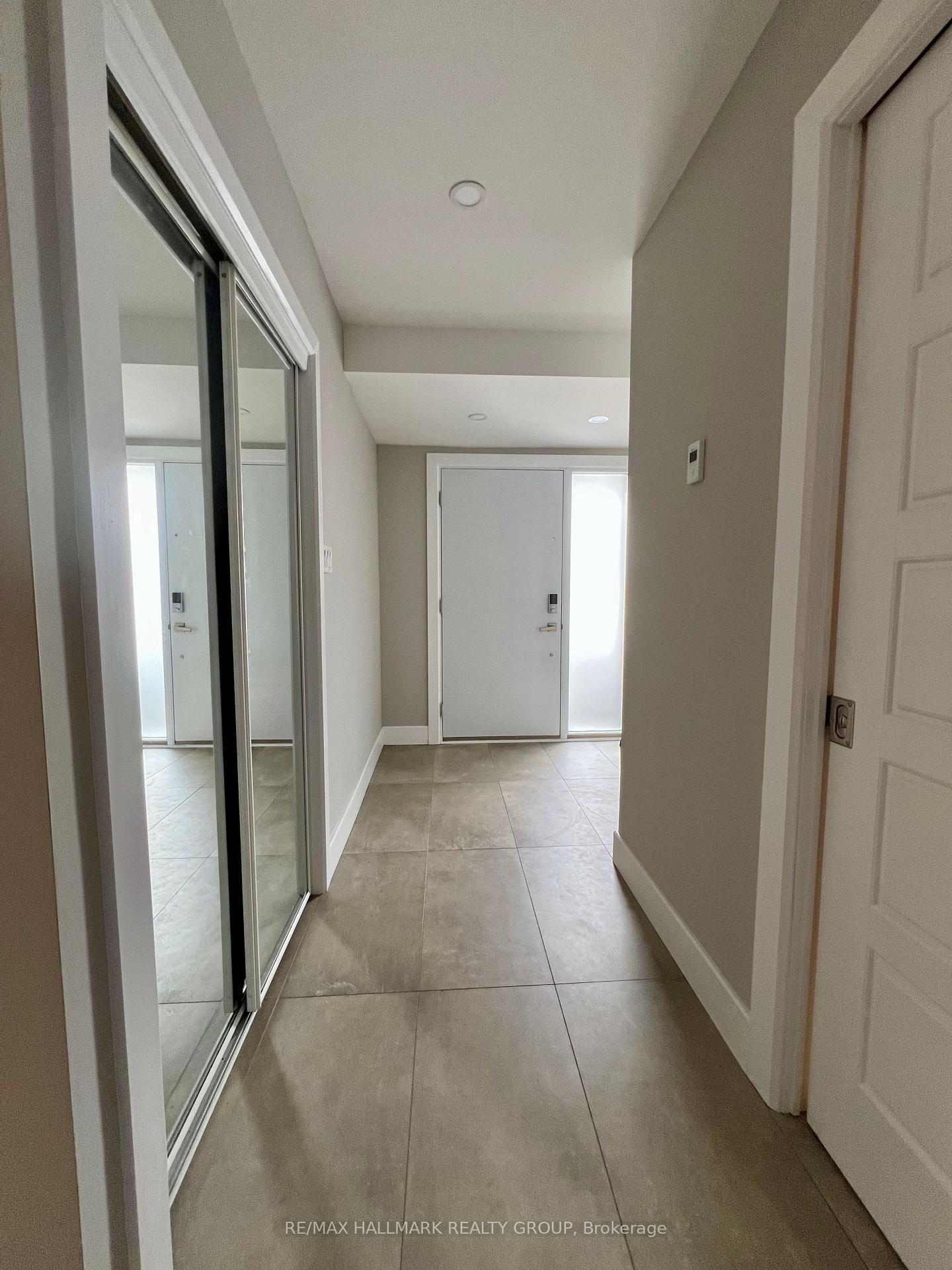 Photo 4 of 1075 Arnot Road, Ottawa, Courtland Park — HOMEH