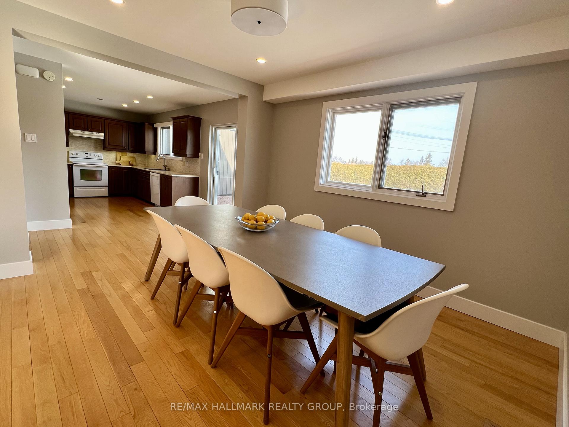 Photo 8 of 1075 Arnot Road, Ottawa, Courtland Park — HOMEH