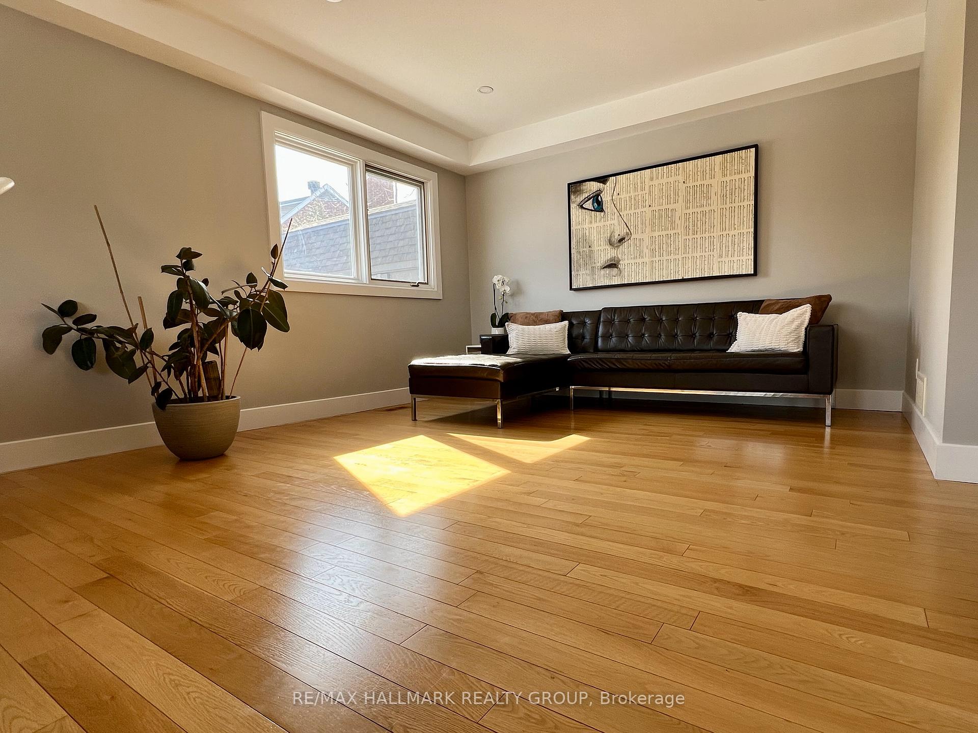 Photo 9 of 1075 Arnot Road, Ottawa, Courtland Park — HOMEH